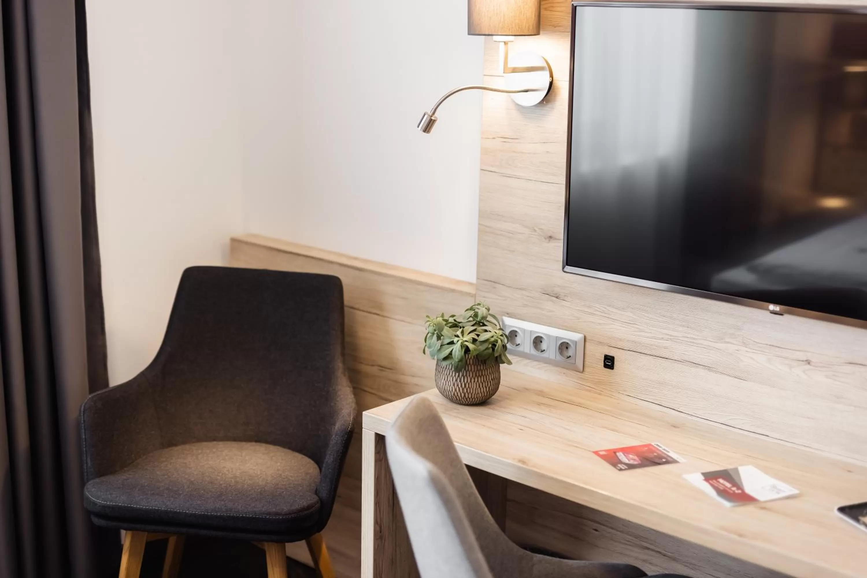 Staff in Hotel Smart Liv'in