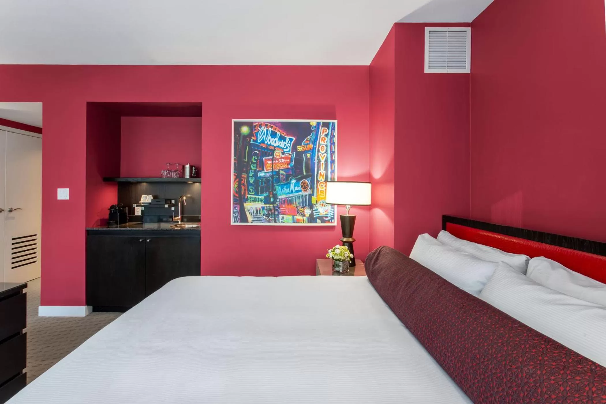 Coffee/tea facilities, Bed in OPUS Vancouver