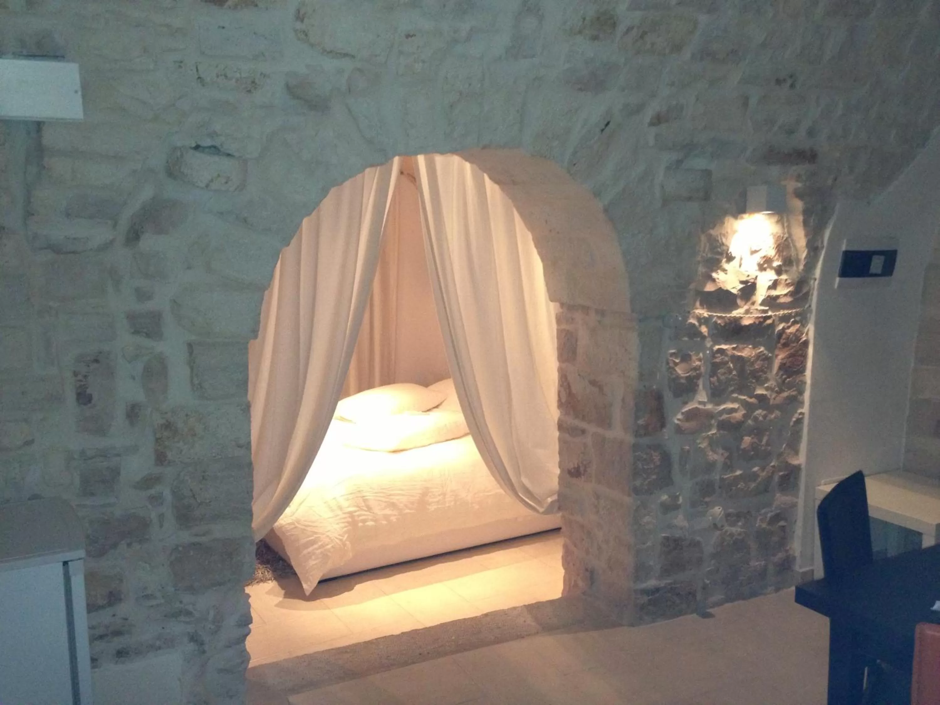 Decorative detail, Bed in Albergo Diffuso Dimora Rossi B&B