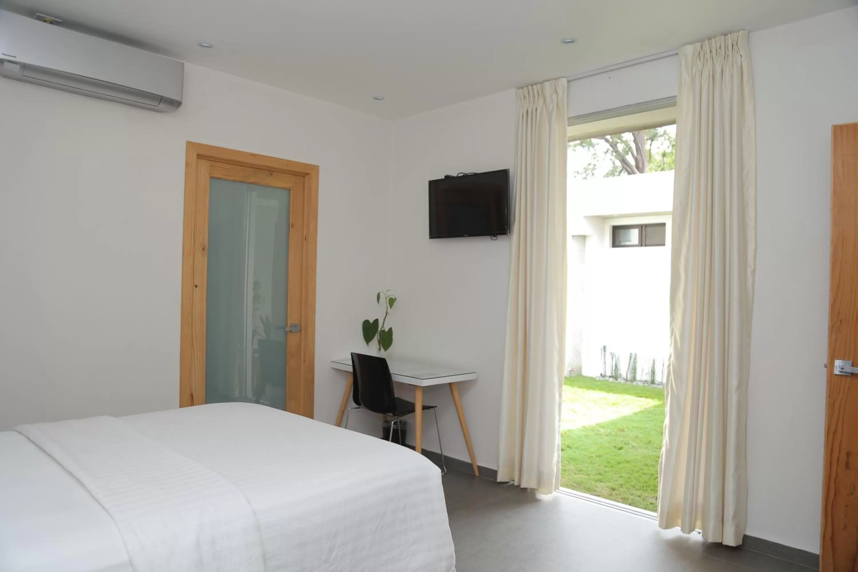 Photo of the whole room, Bed in Kaleo Hotel Boutique