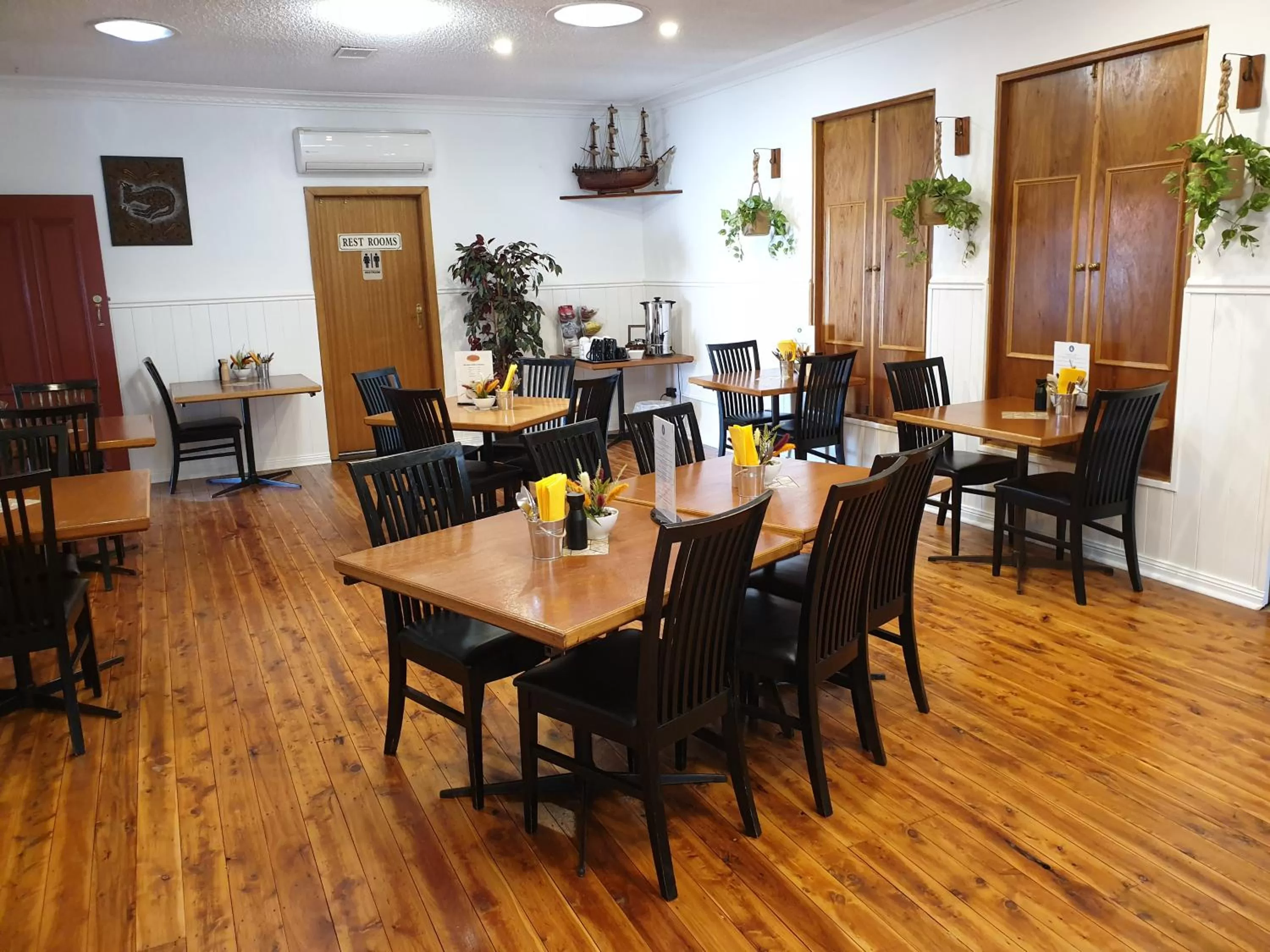 Restaurant/places to eat in Best Western Endeavour Motel