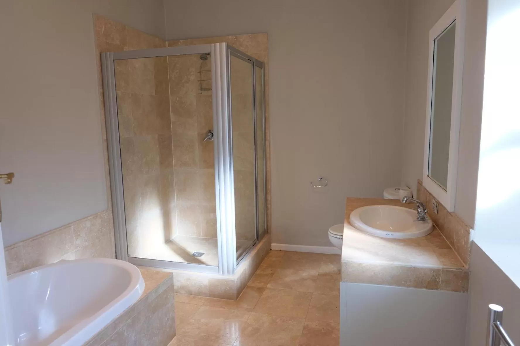 Shower in 11 WESTCLIFF RENTALS