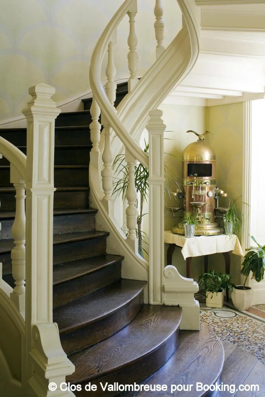 Lobby or reception in Clos de Vallombreuse, The Originals Relais