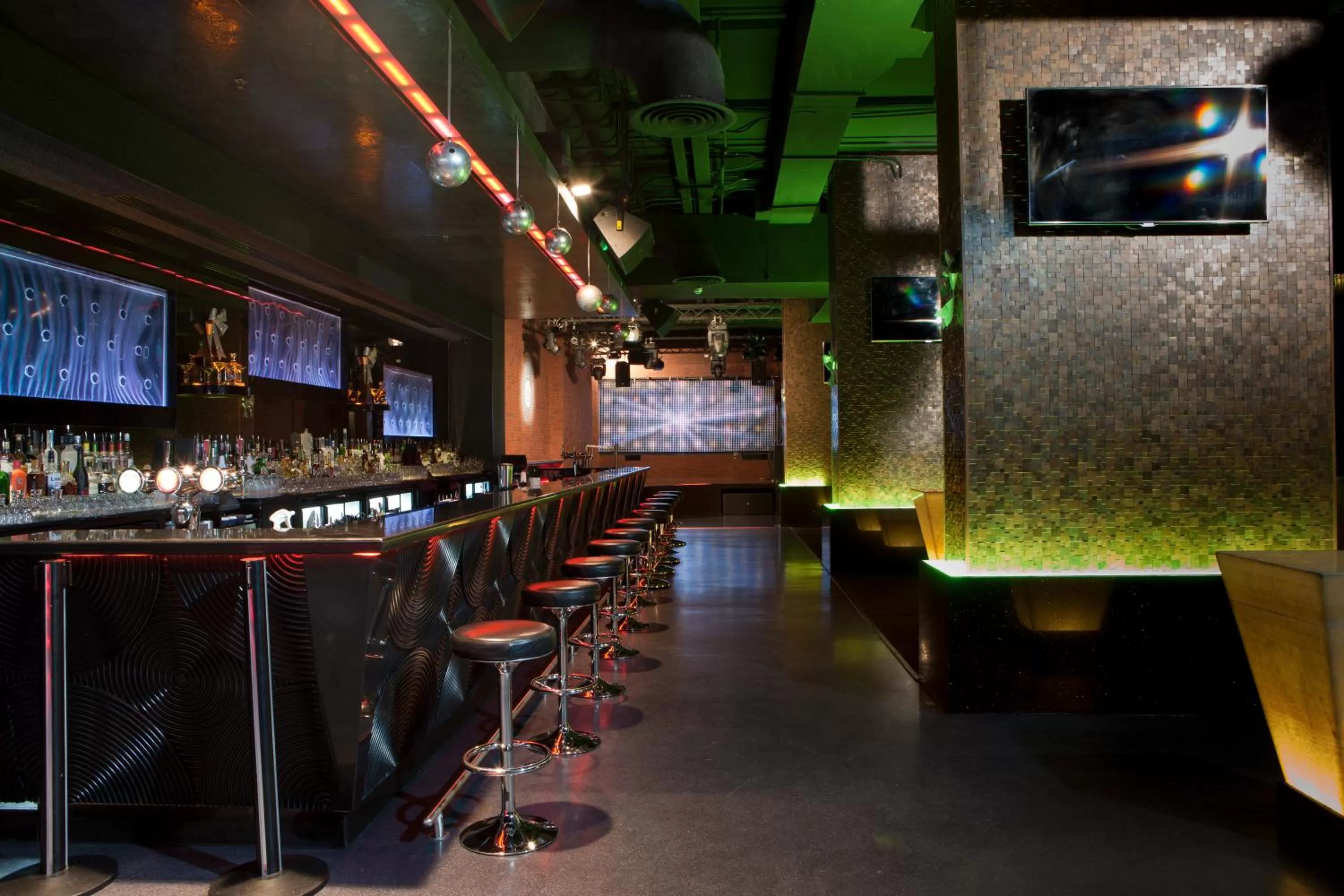 Restaurant/places to eat in Elite Crystal Hotel