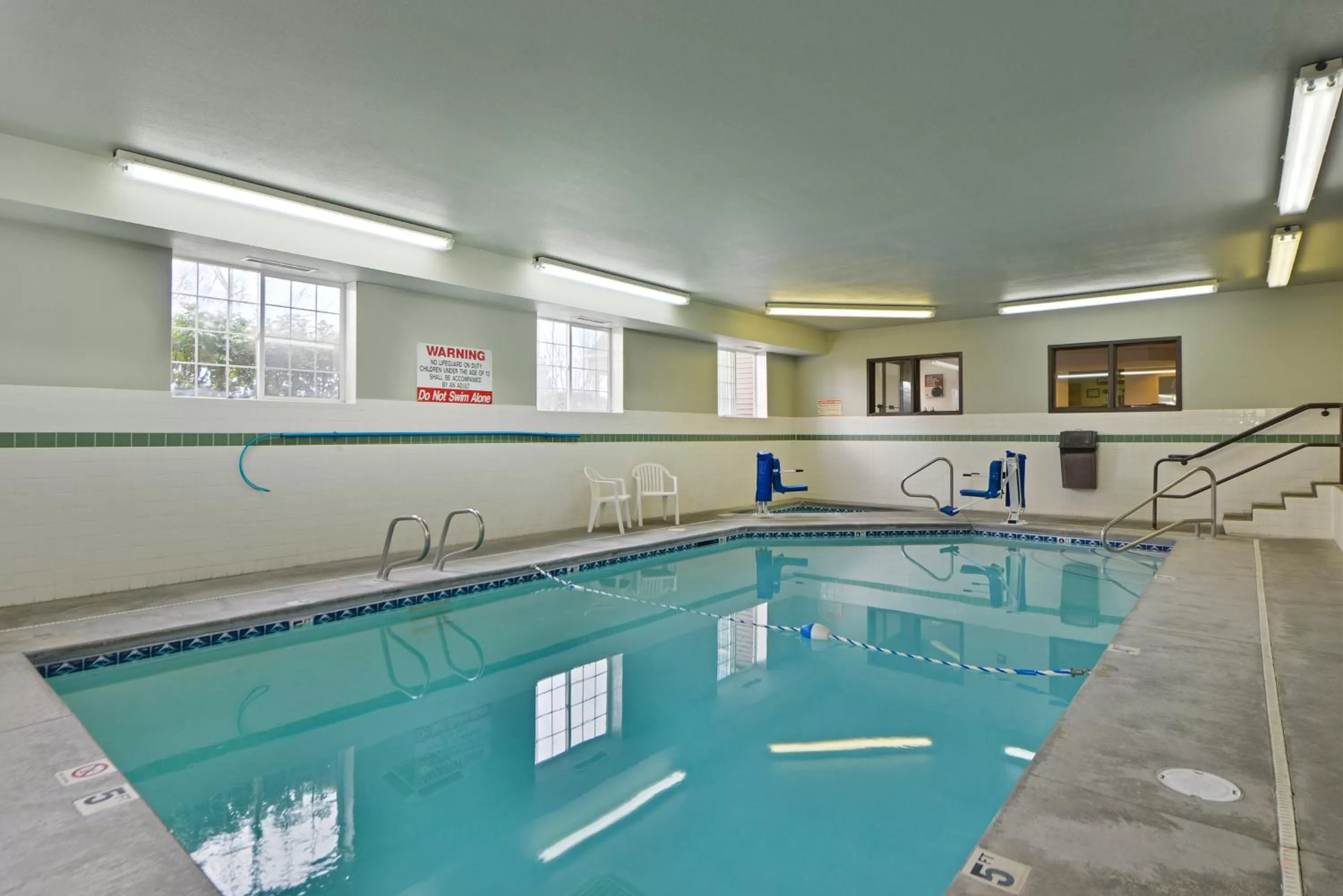 Swimming pool in Motel 6-Meridian, ID - Boise W