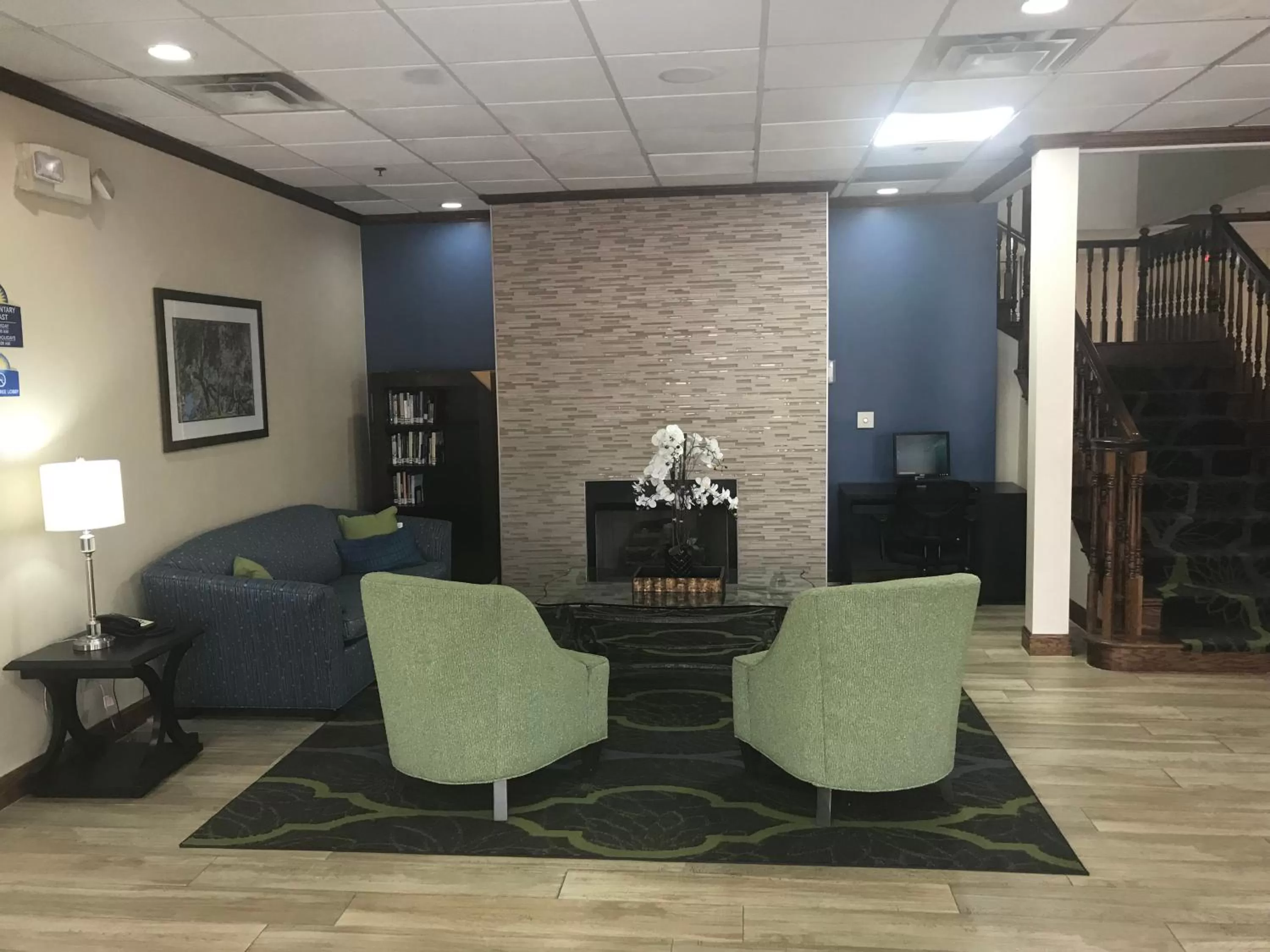 Lobby or reception in Days Inn & Suites by Wyndham Tucker/Northlake