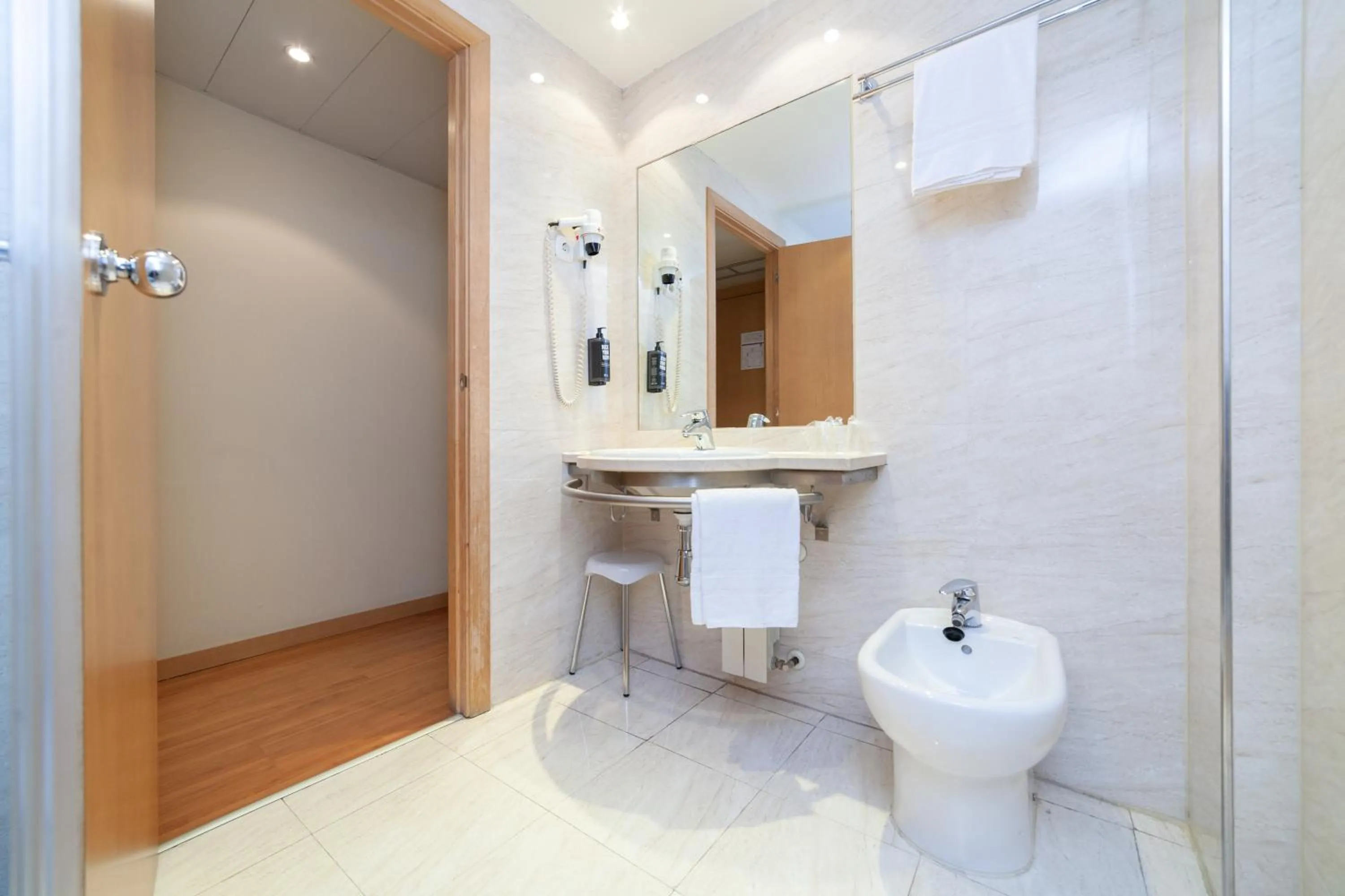 Bathroom in Ibis Alcala de Henares La Garena