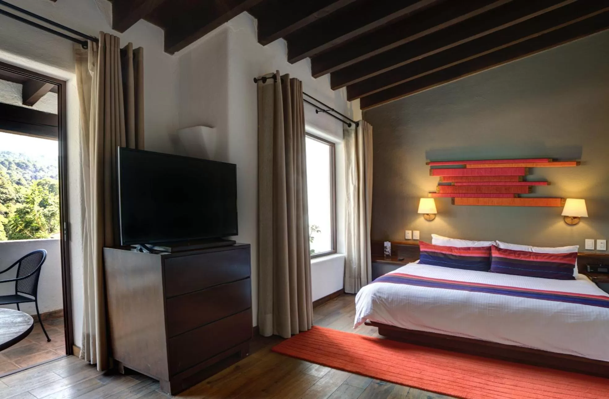 Photo of the whole room, Bed in Hotel Avandaro Golf & Spa Resort