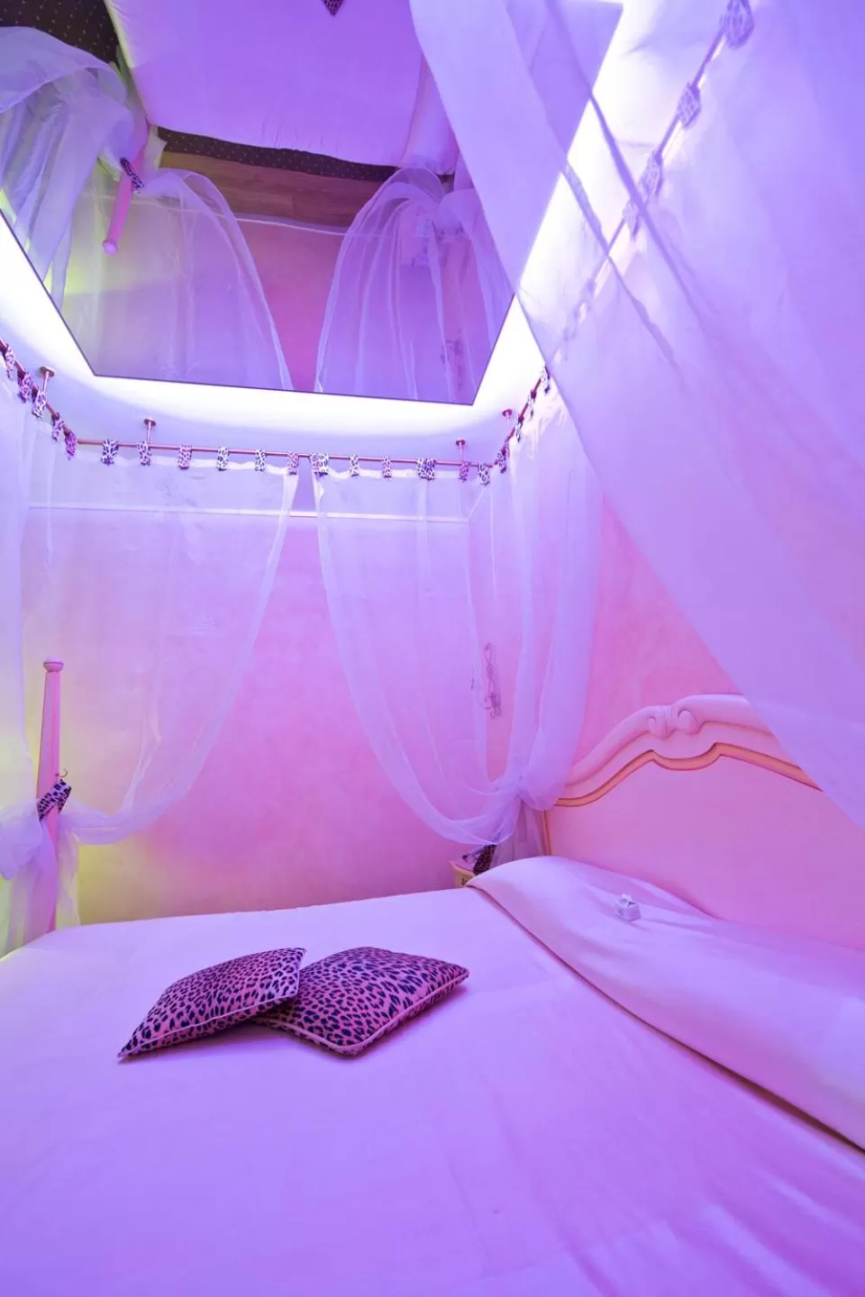 Bed in Vip's Motel Luxury Accommodation & Spa