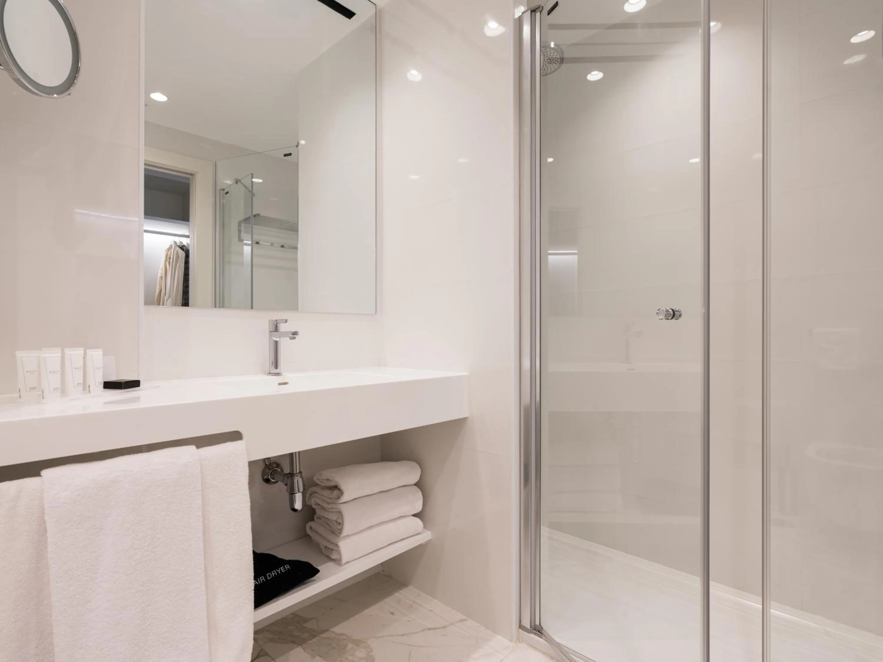 Shower in Hotel Morfeo