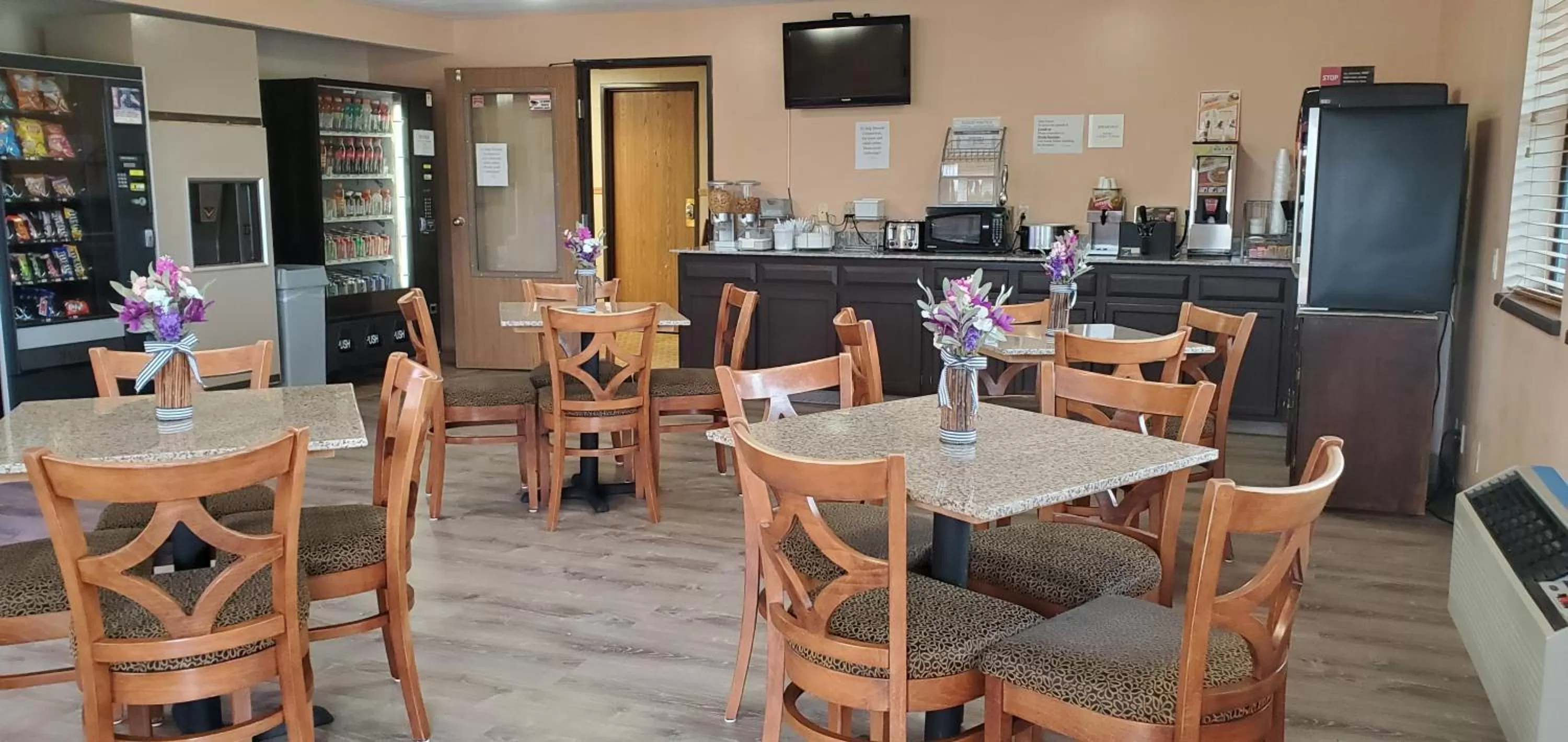 Breakfast in VICTORIAN INN