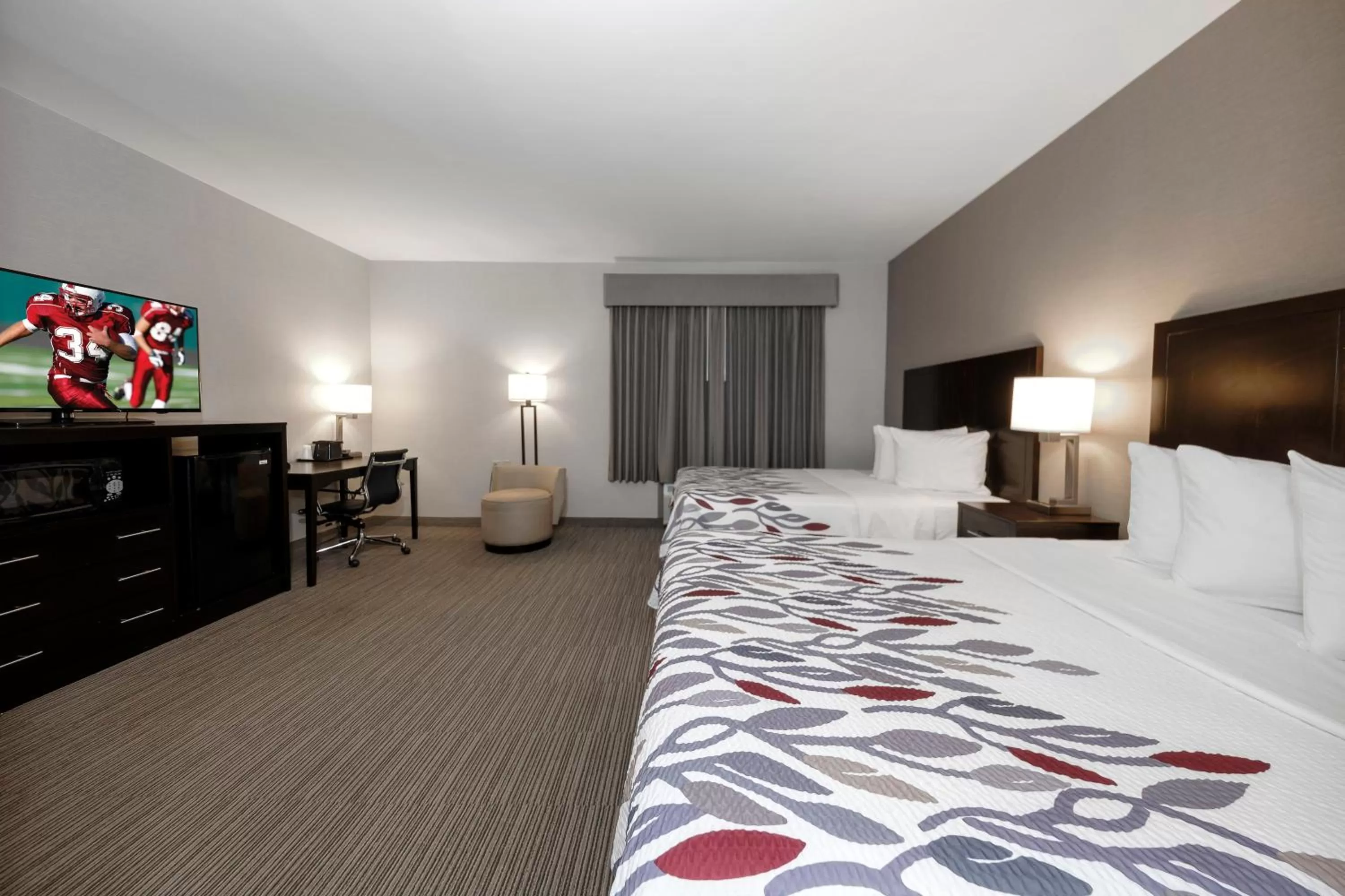 Bedroom, Bed in Red Roof Inn & Suites Newburgh - Stewart Airport West Point