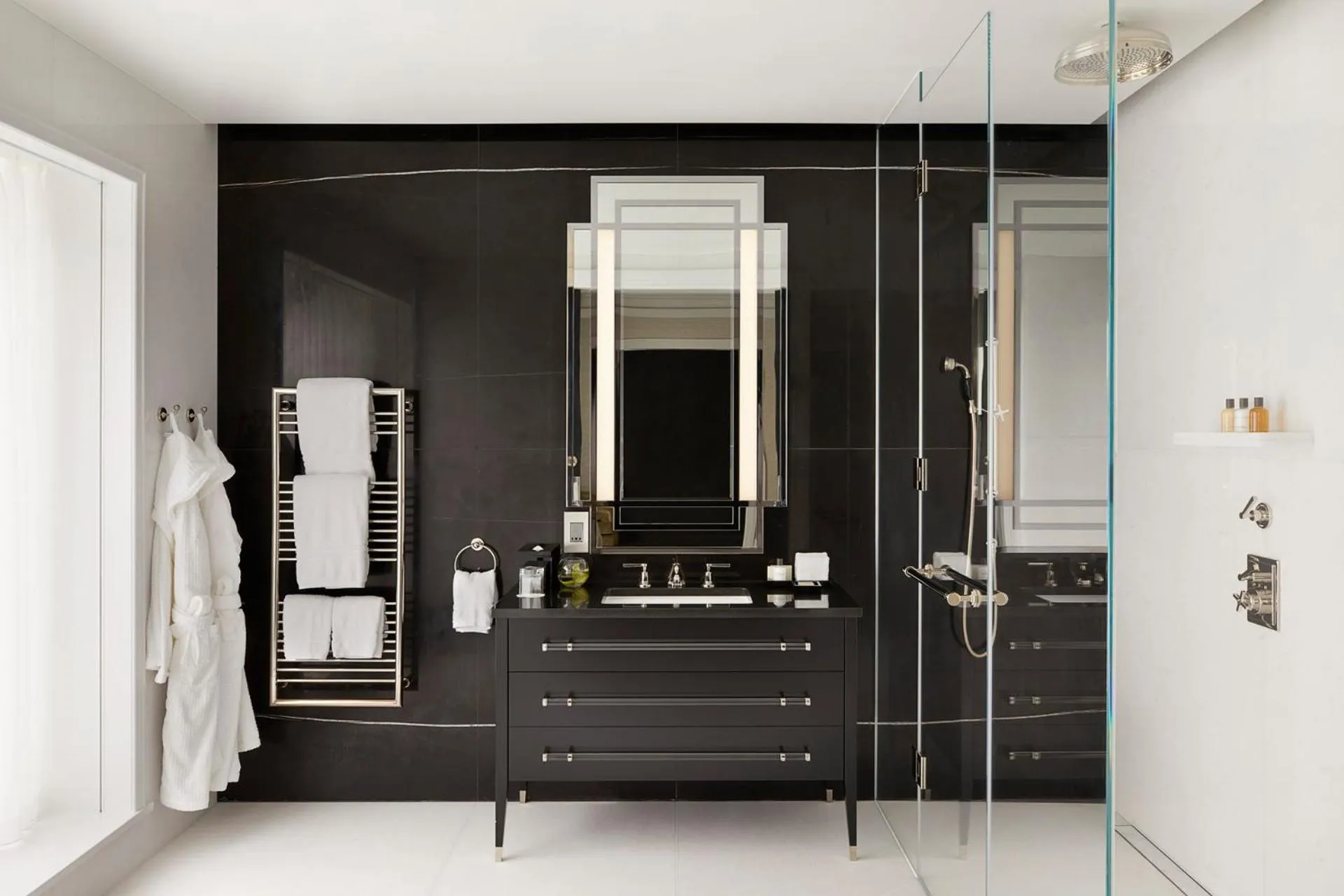 Bathroom in Four Seasons Hotel London at Tower Bridge