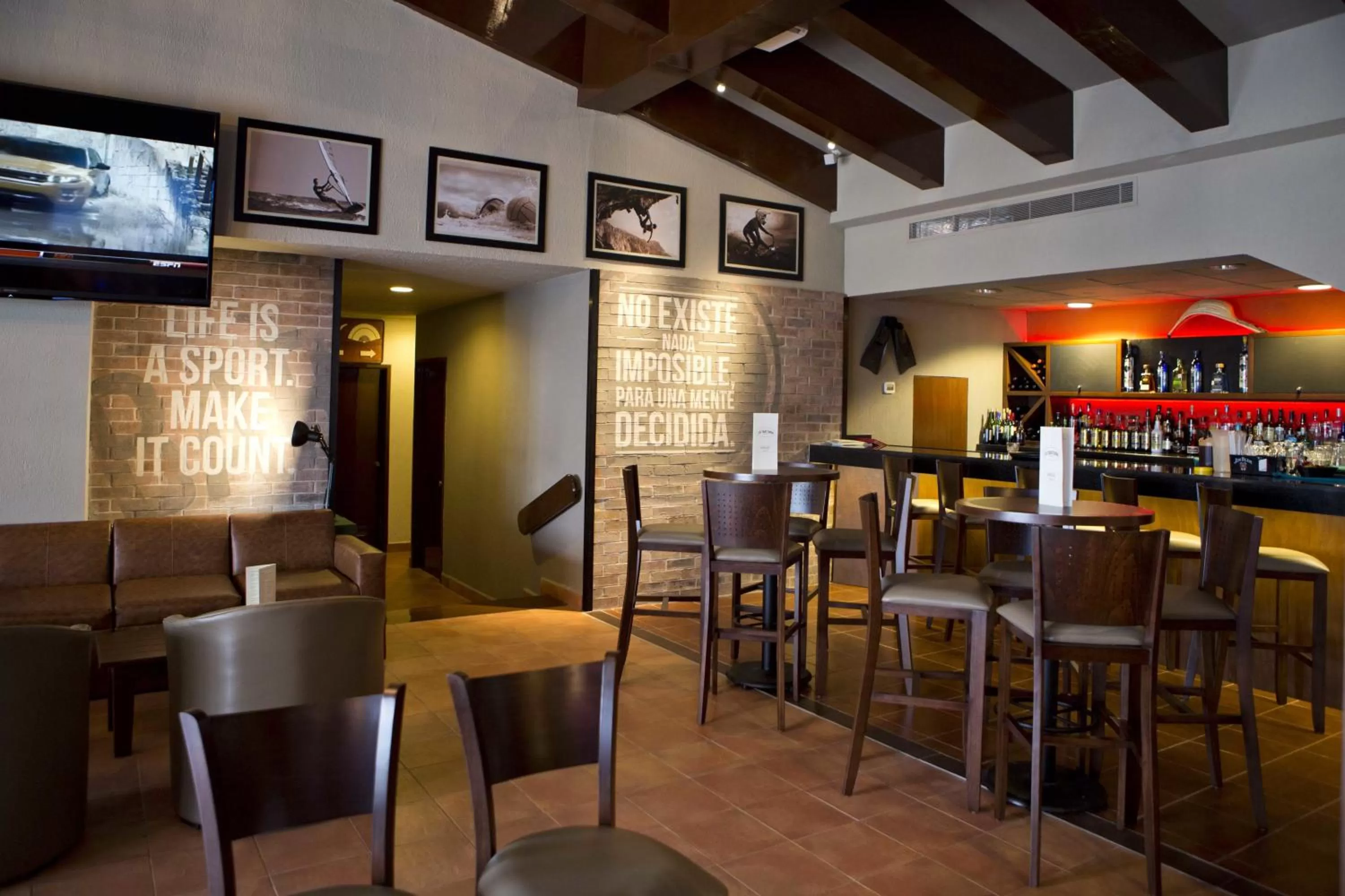 Lounge or bar in The Royal Cancun All Villas Resort