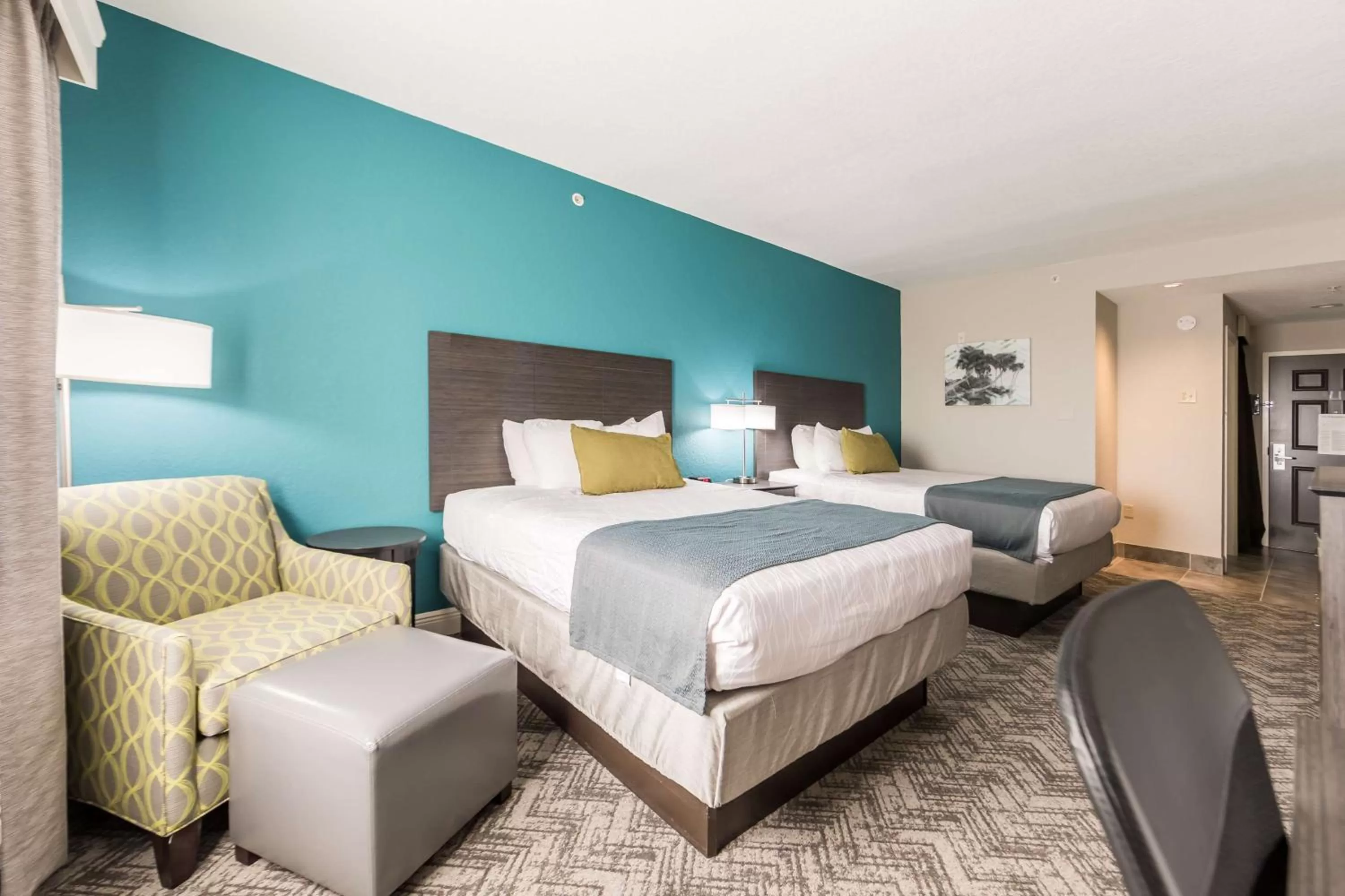 Photo of the whole room, Bed in Best Western Plus Sebastian Hotel & Suites