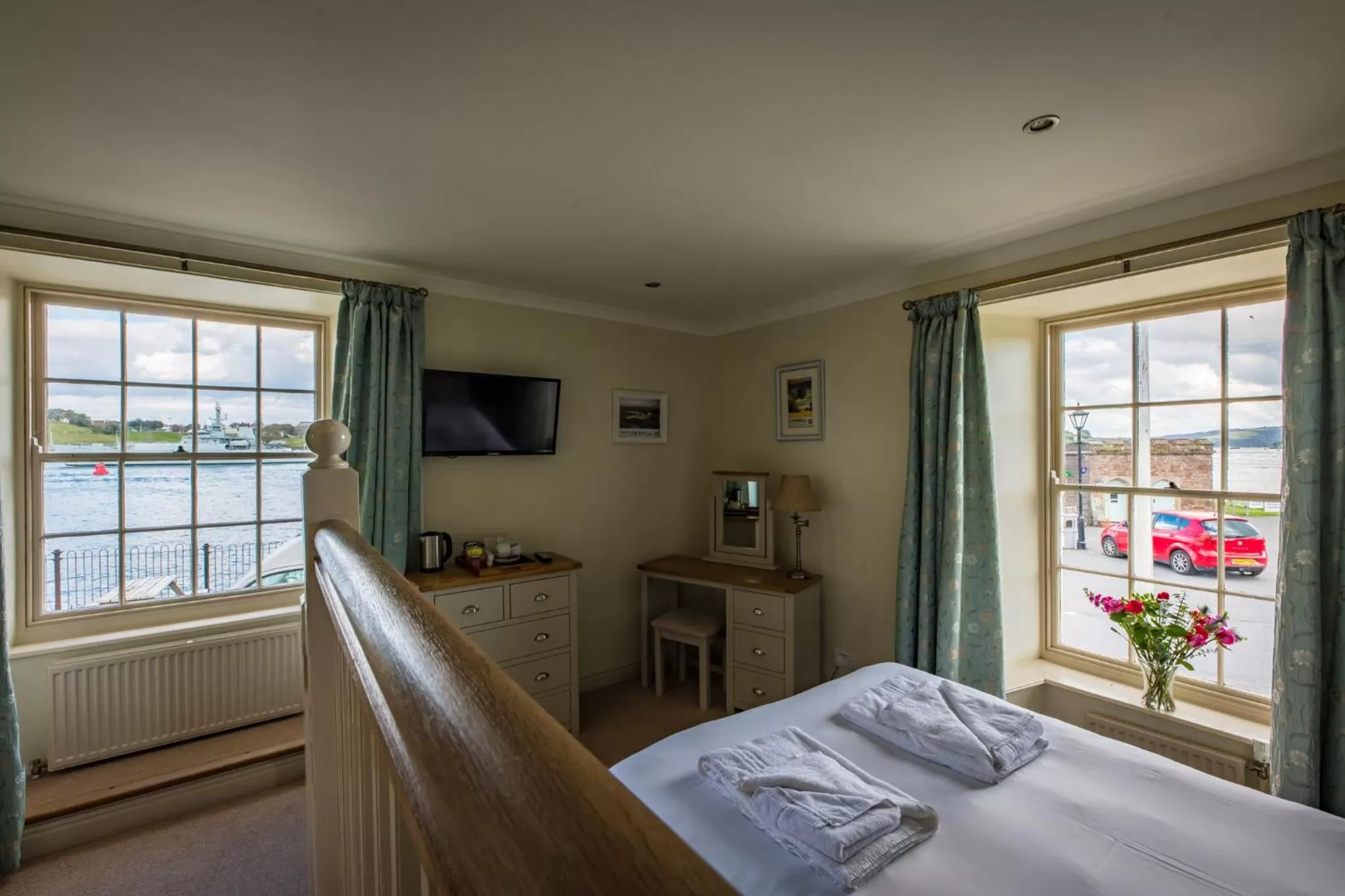 Standard Twin Room in Edgcumbe Arms