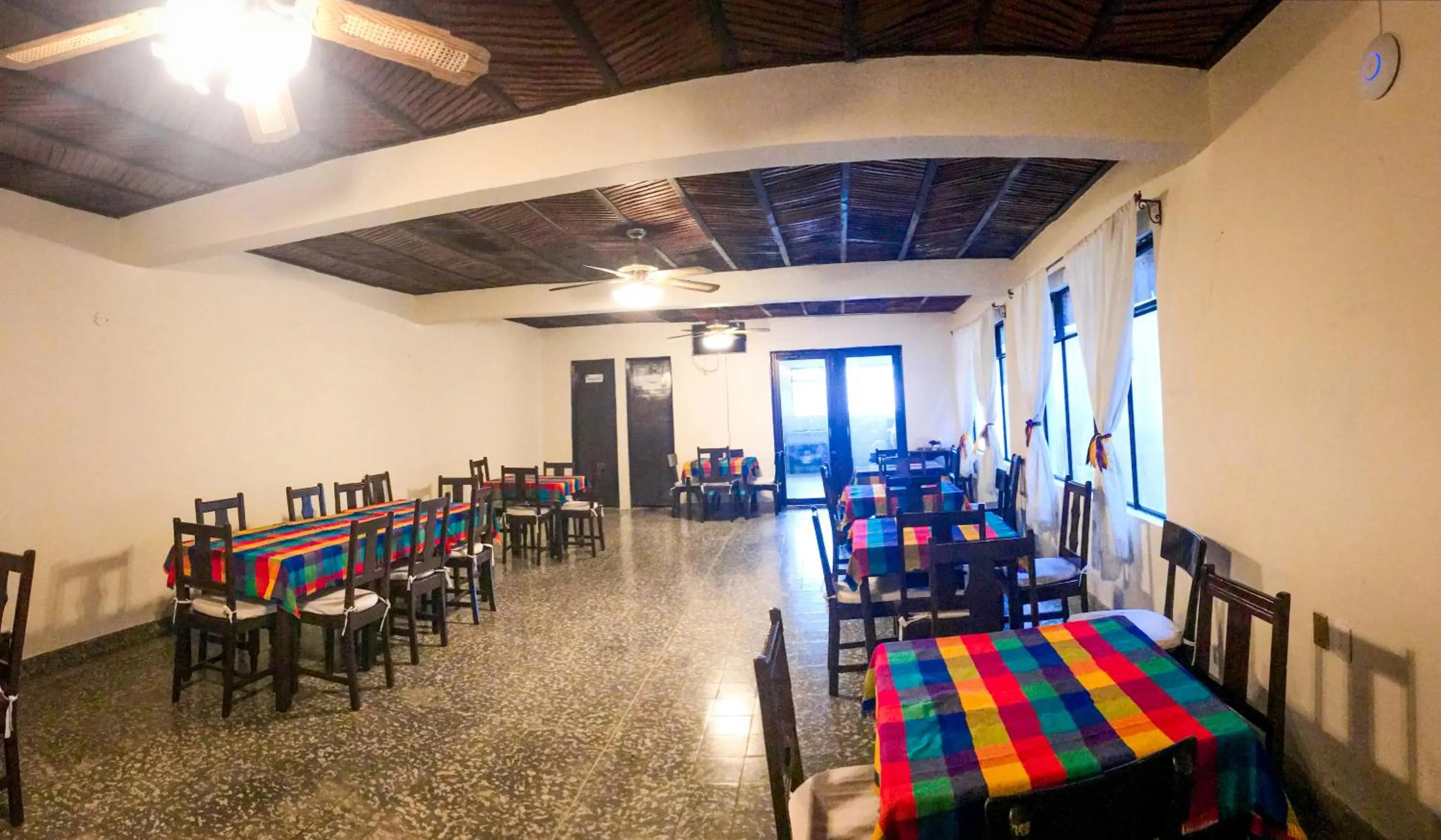 Restaurant/places to eat in Hotel Villa de Flores