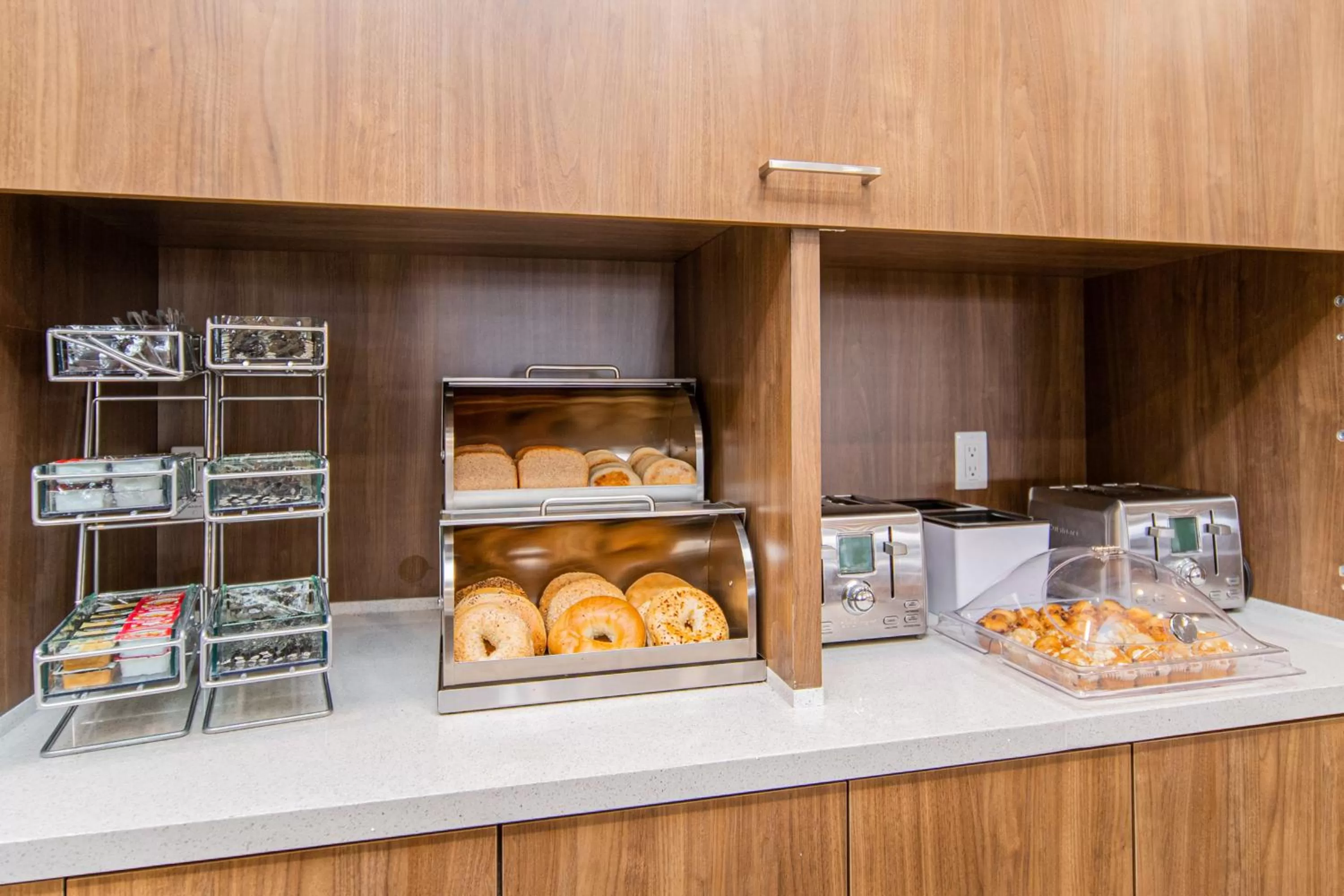 Food in TownePlace Suites by Marriott Brantford and Conference Centre