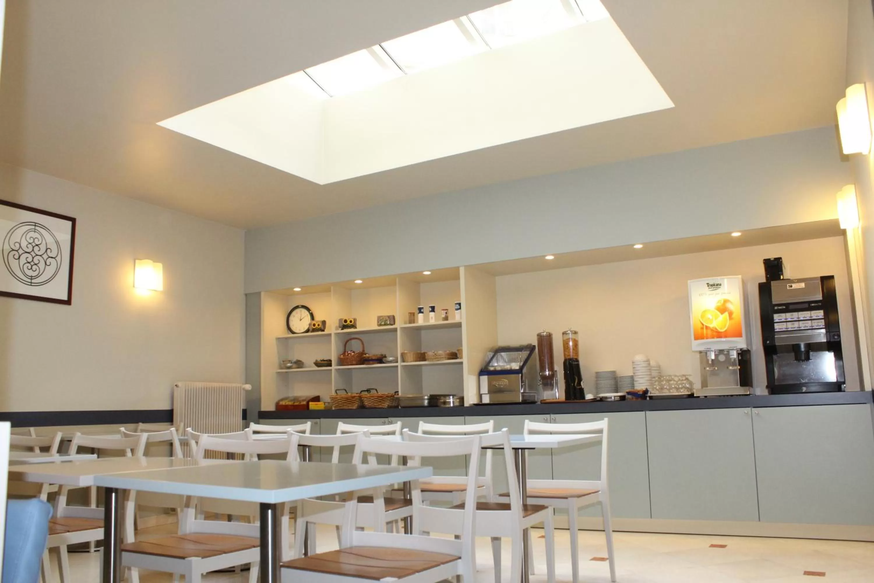 Restaurant/places to eat in Kyriad Hotel XIII Italie Gobelins