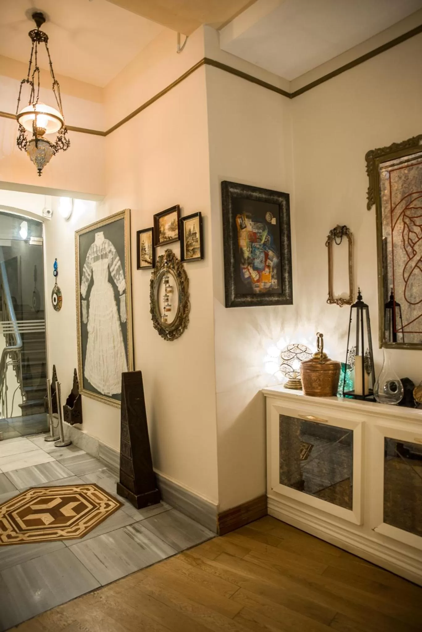 hair dresser in Ragip Pasha Apartments