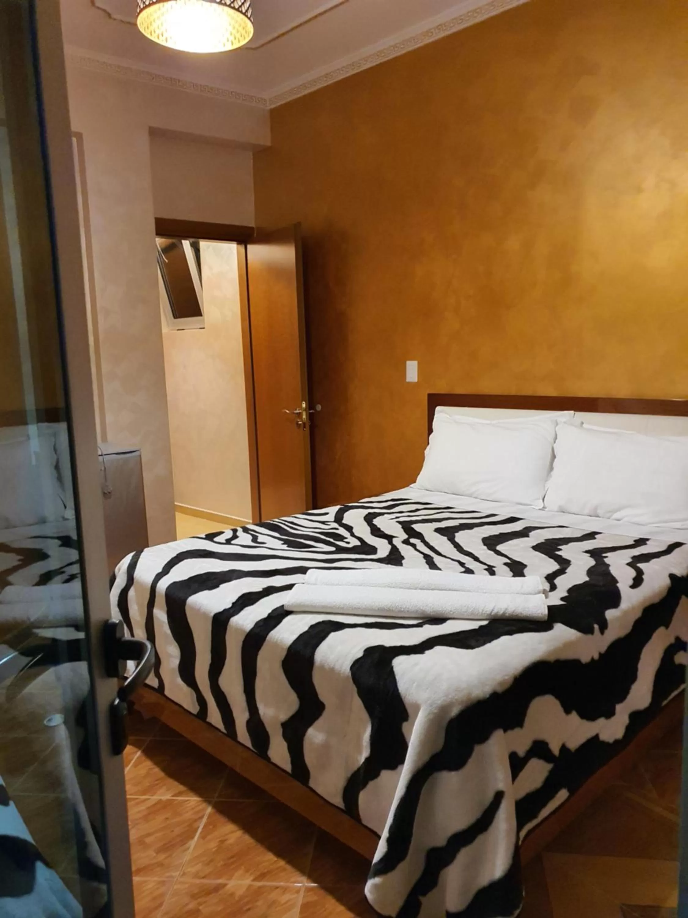 Bed in Kompleksi GJONI