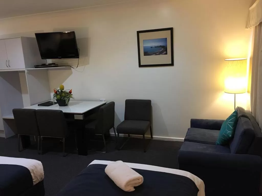 Bed in Lakeview Motor Inn