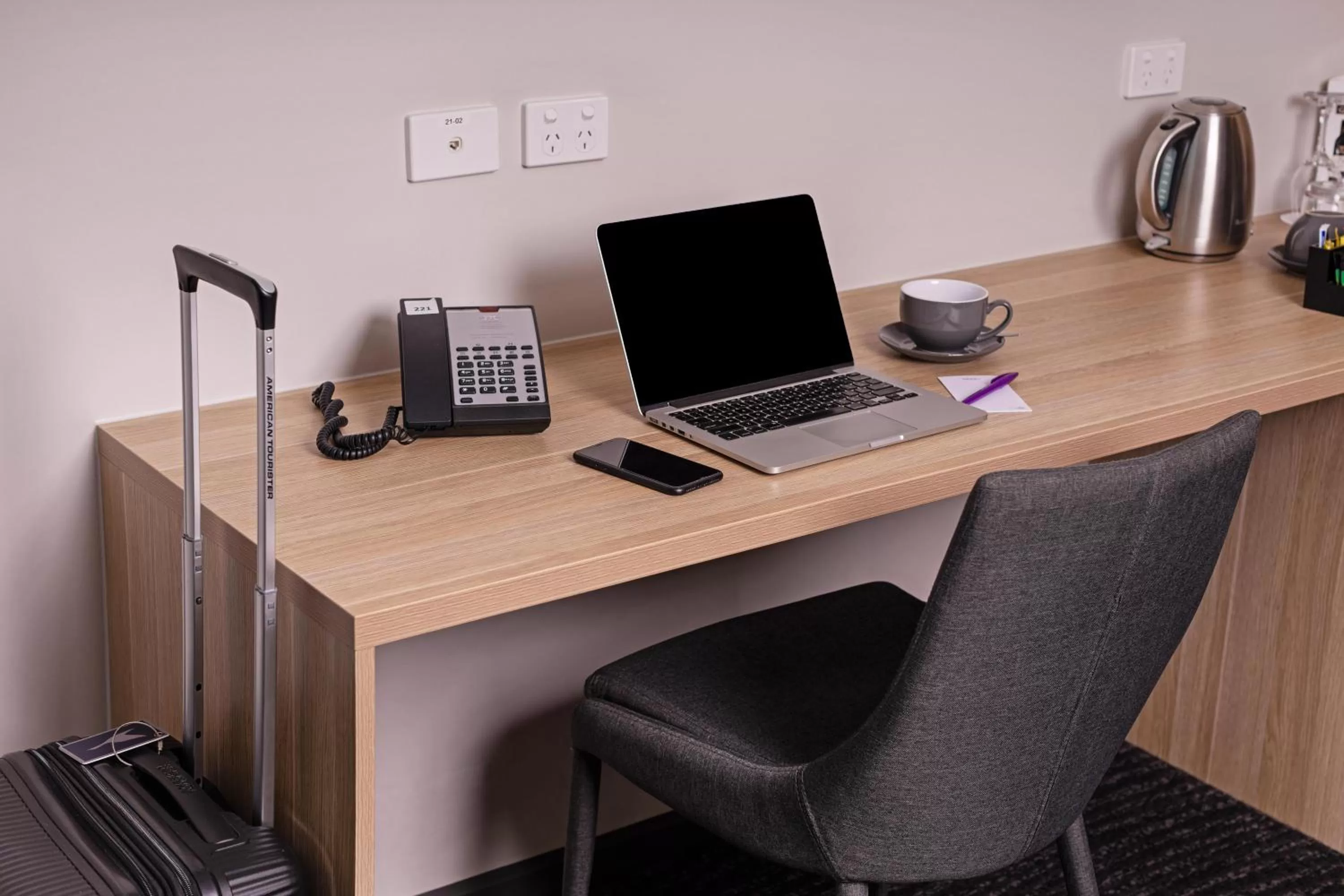 hair dresser in Mercure Melbourne Caroline Springs