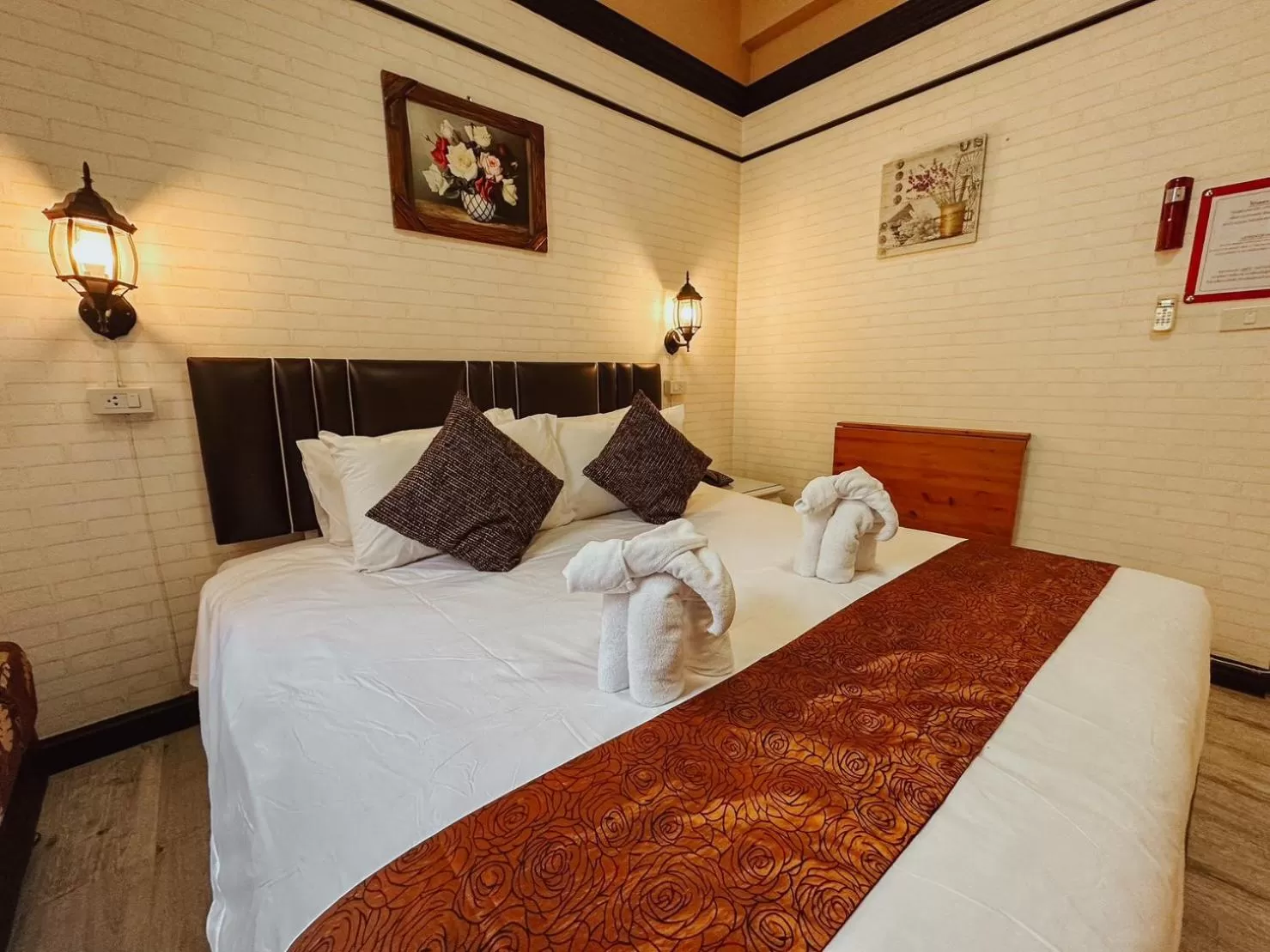 Bed in Hotel De Khuvieng