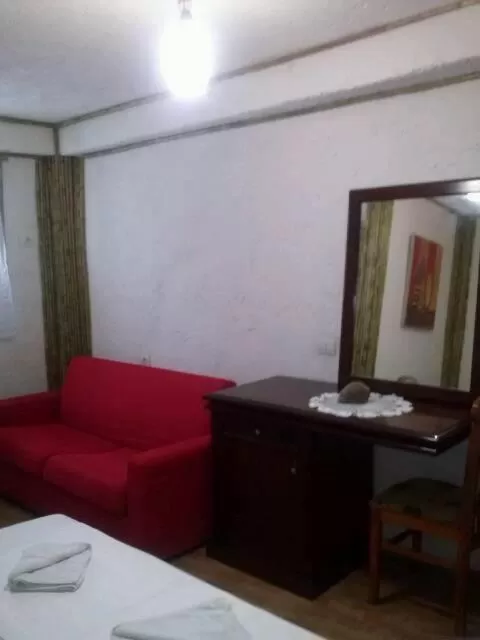 Photo of the whole room, Bed in Maxola's Dream Orikum