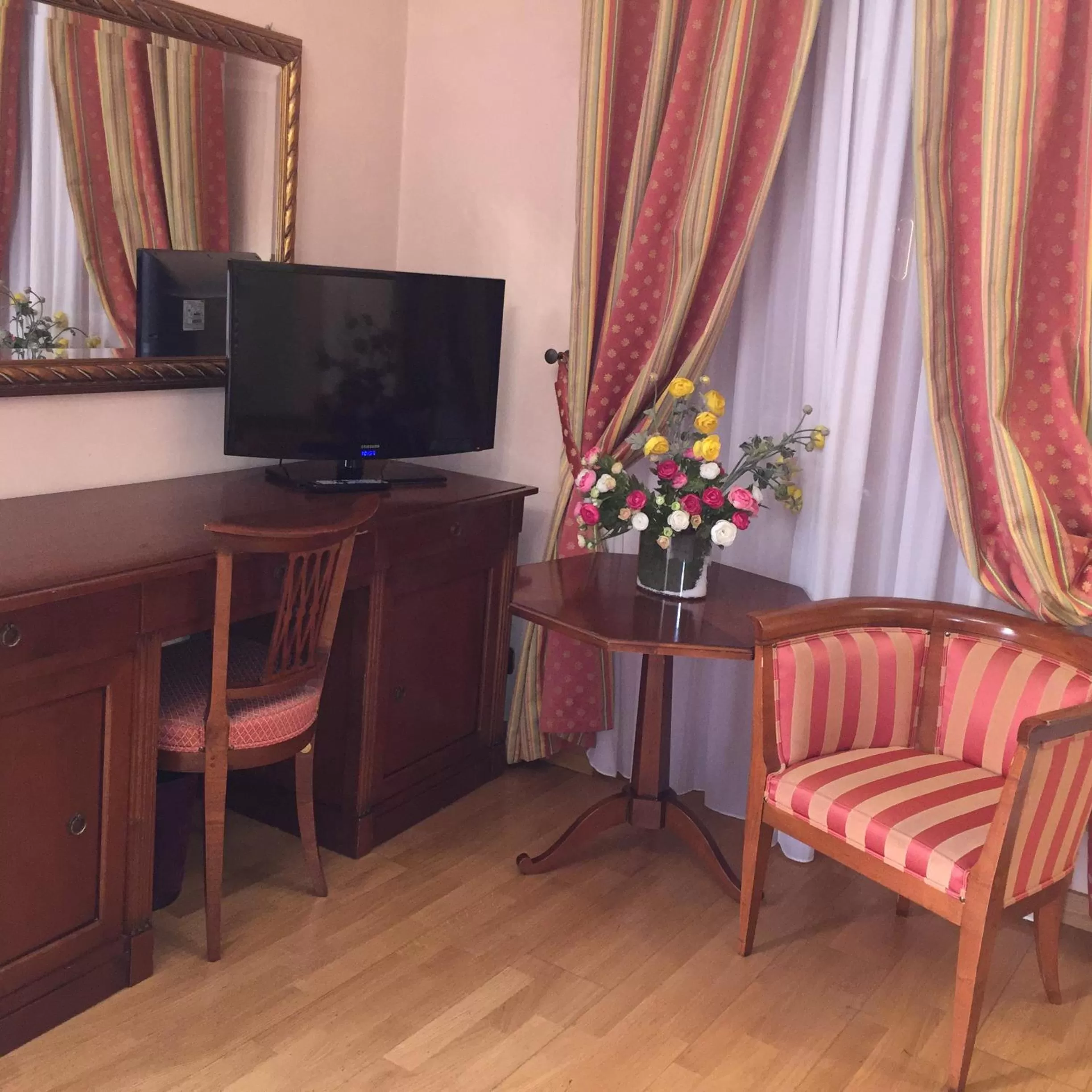 Decorative detail in Hotel Bigallo