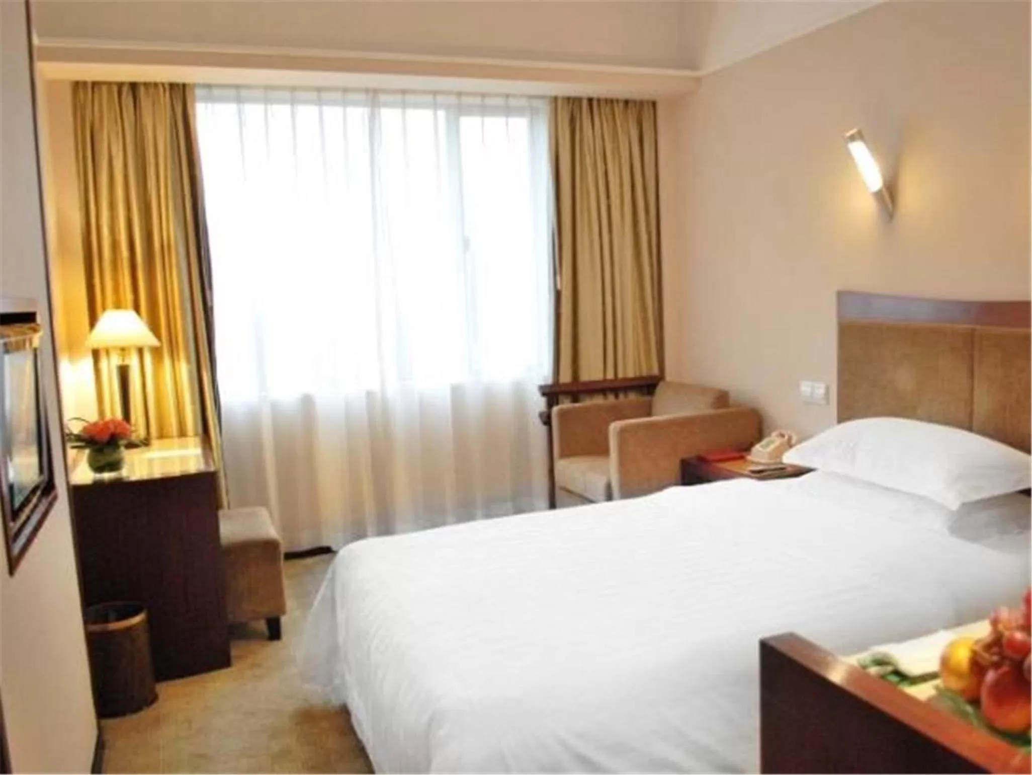 Bedroom, Bed in Zhongshan International Hotel