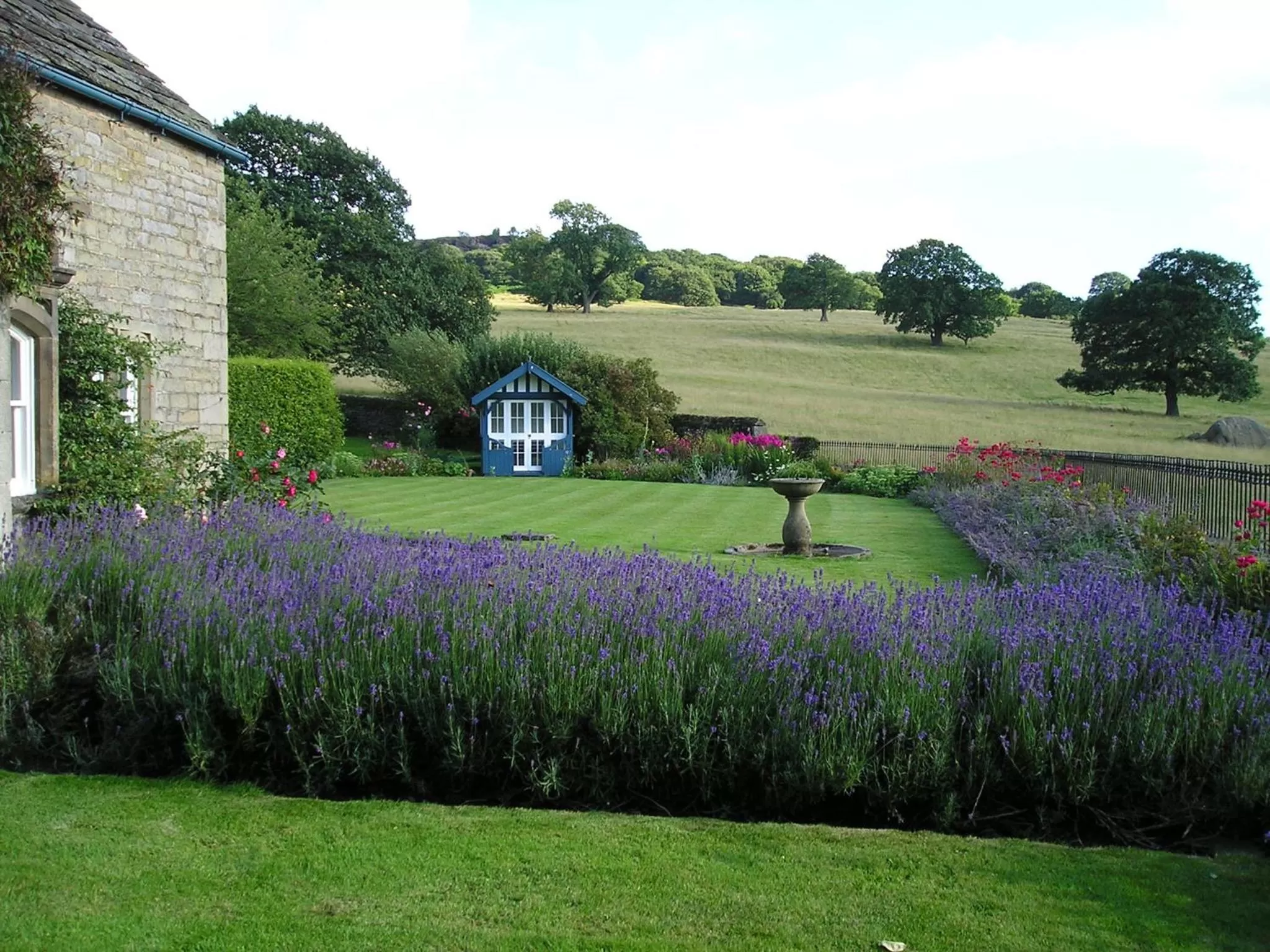 Garden view, Property Building in Heathy Lea Bed And Breakfast