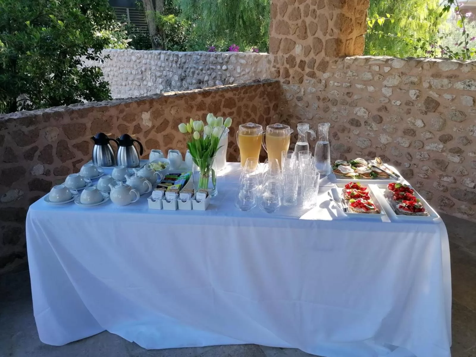 Food and drinks in Antico Borgo Molino 7cento vicino ai Giardini di Ninfa