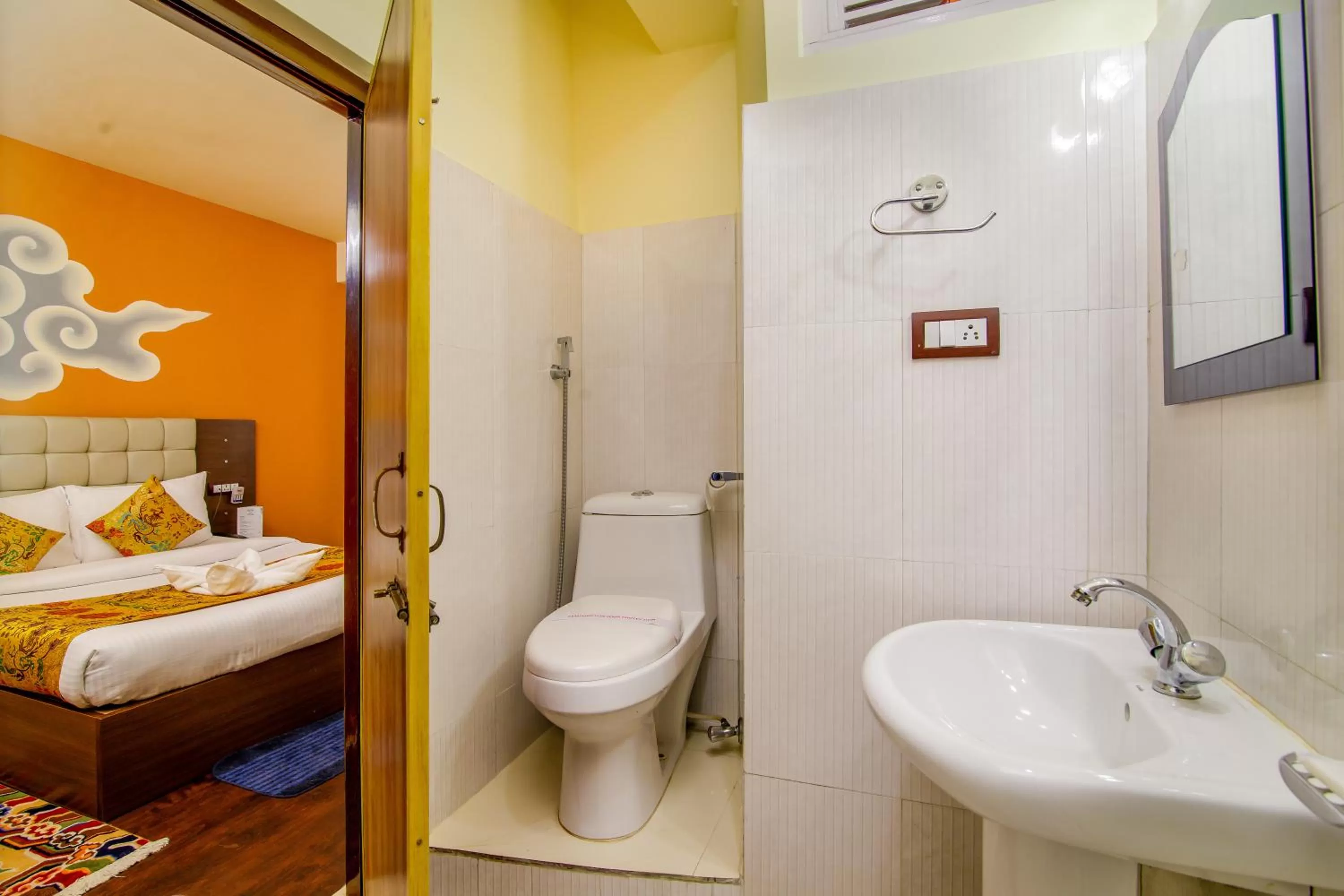 Toilet, Bed in Muscatel Grand Silkroute - 300 Mts from MG Marg