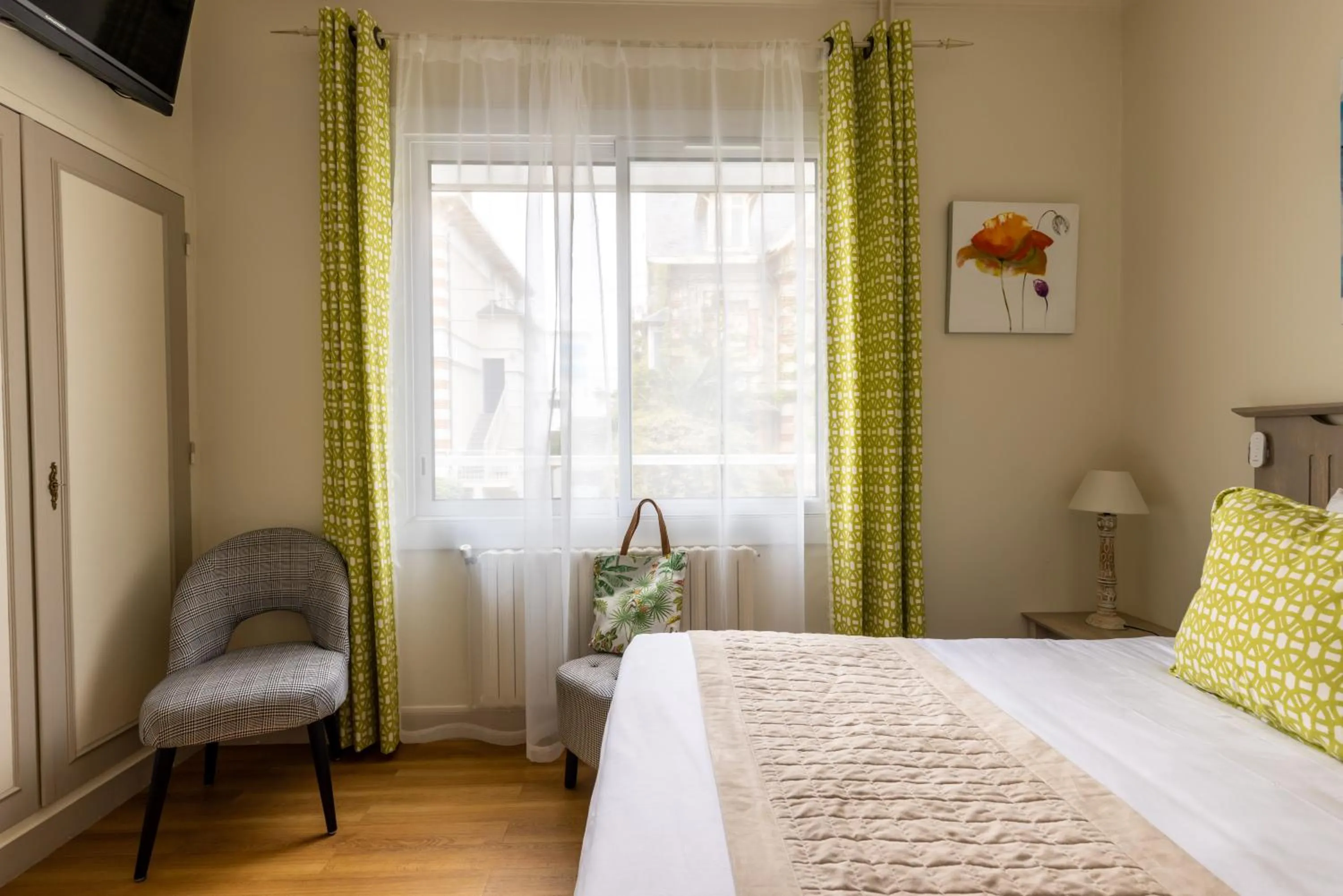 Photo of the whole room, Bed in Family Golf Hotel