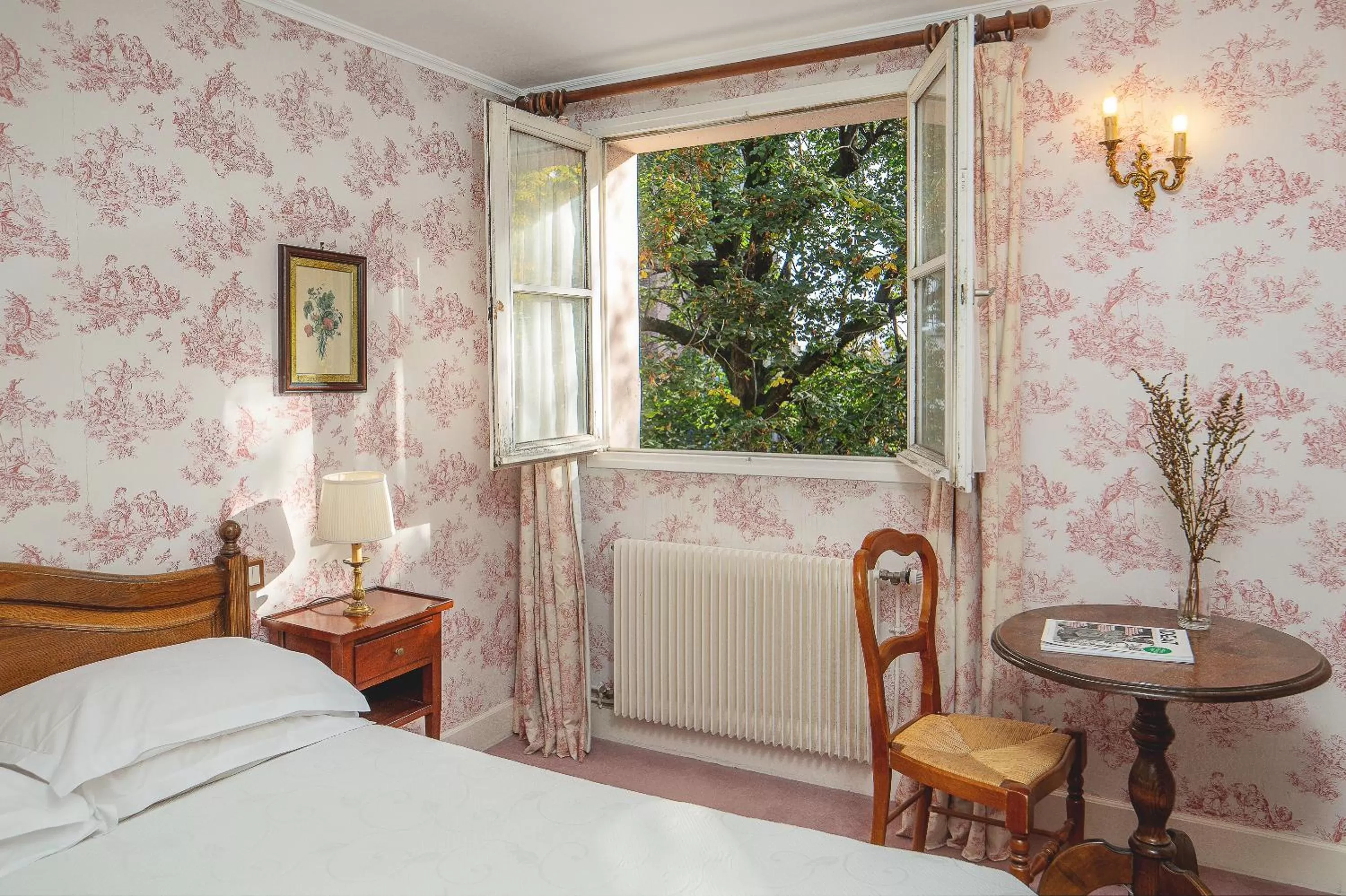 Bed in Hotel des Grandes Ecoles