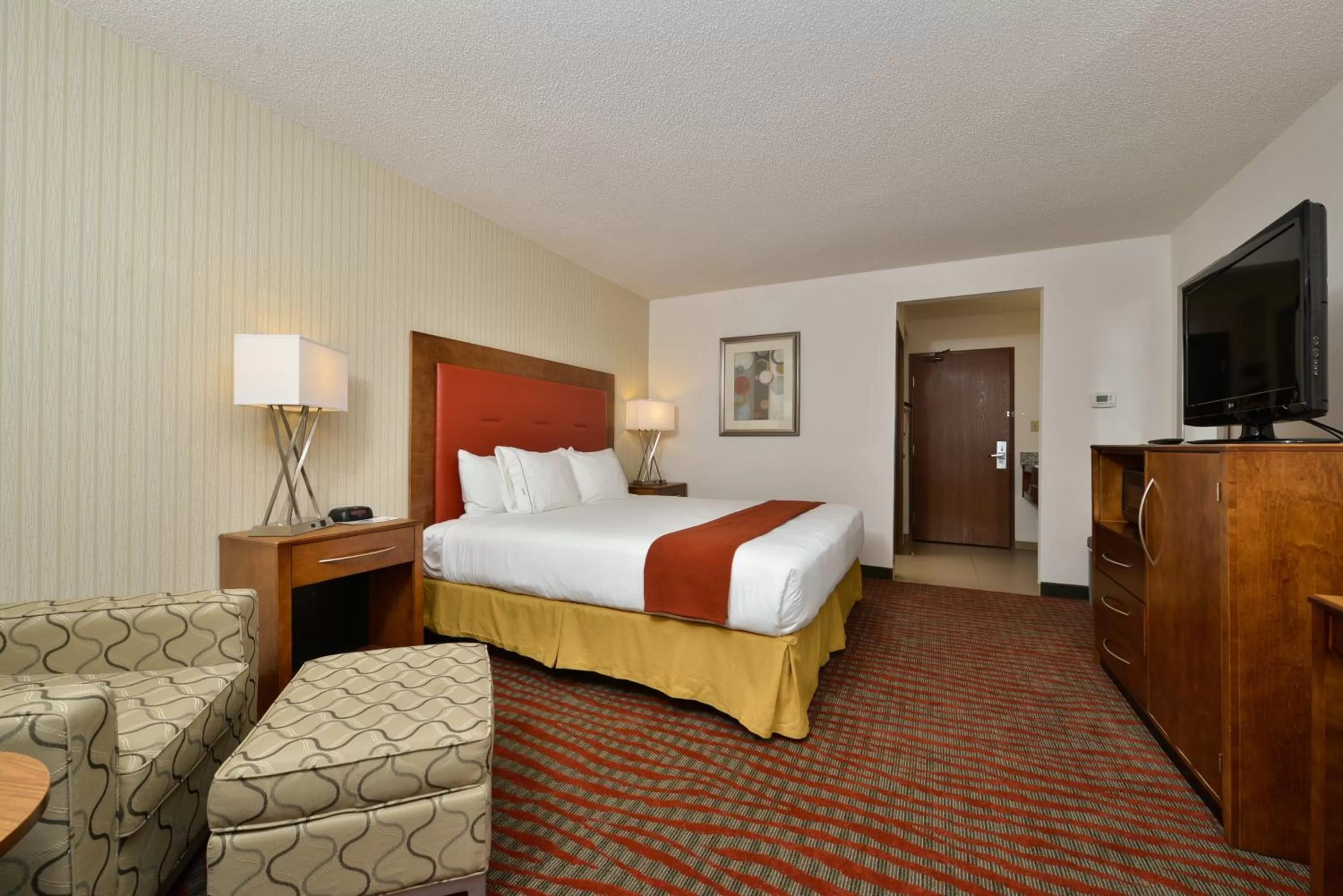 Photo of the whole room, Bed in Holiday Inn Express Boston-Milford by IHG