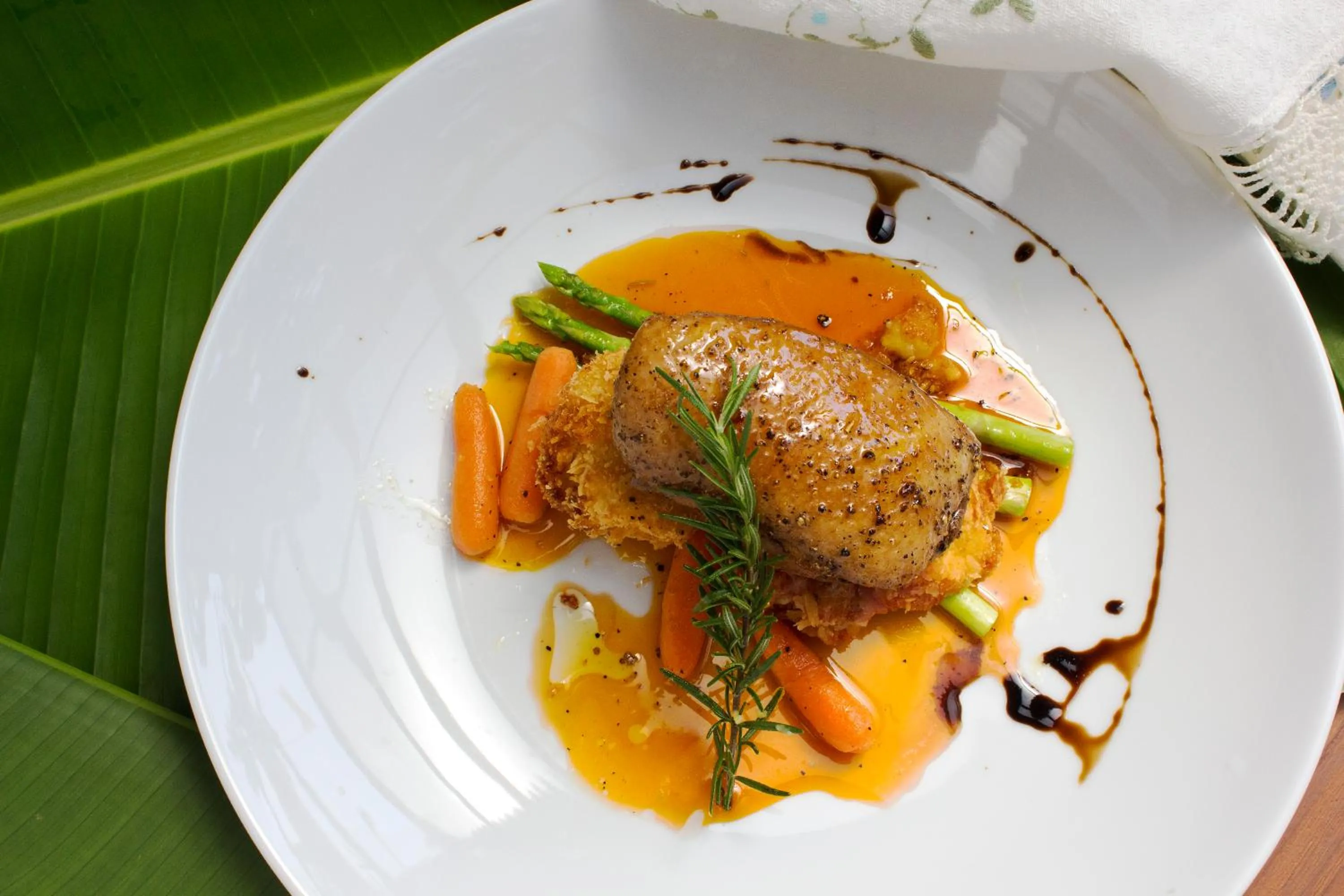 Restaurant/places to eat in ON Hotel Phuket - SHA