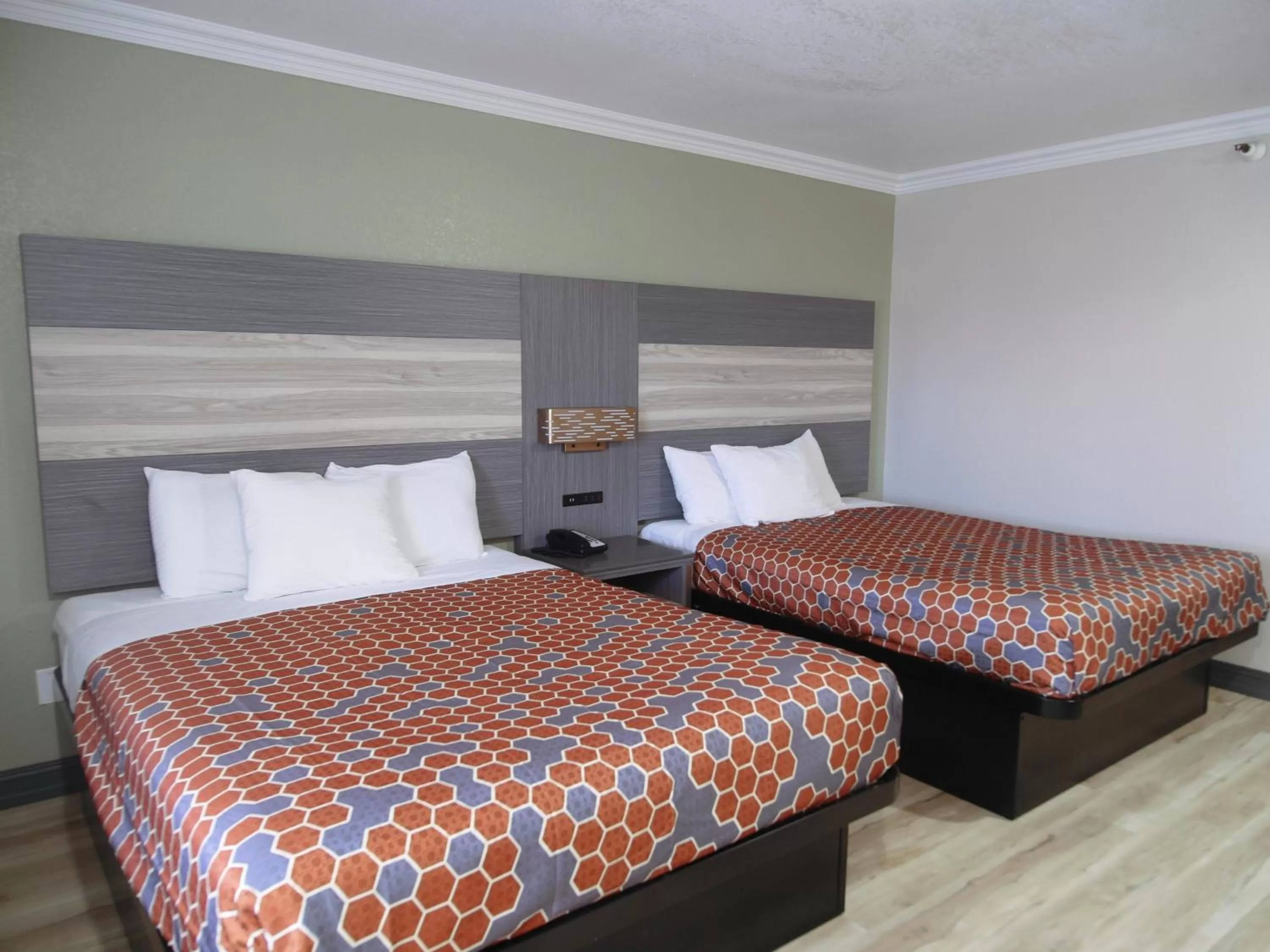 Bed in Americas Best Value Inn-Rialto
