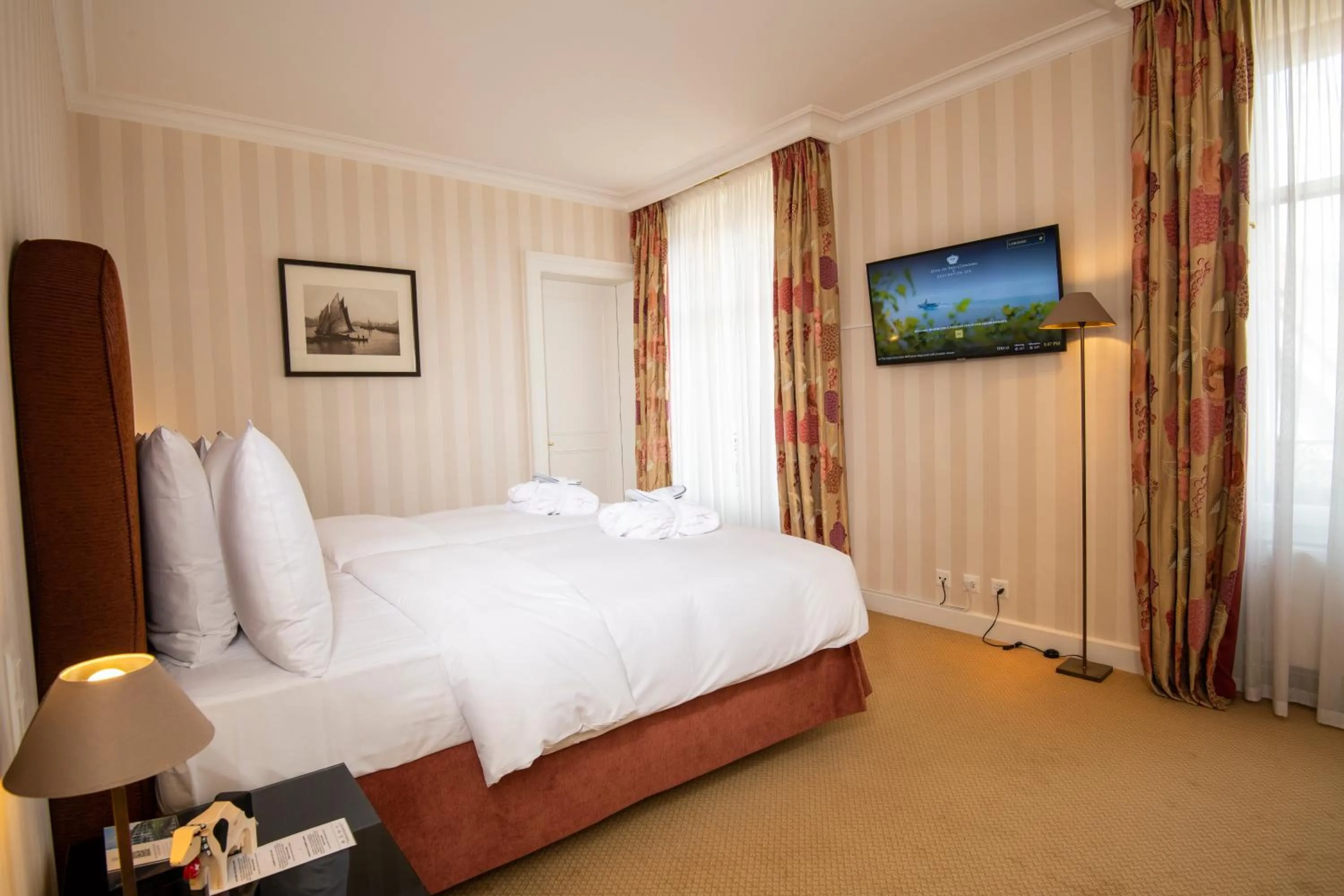 Photo of the whole room, Bed in Hôtel Des Trois Couronnes & Spa - The Leading Hotels of the World