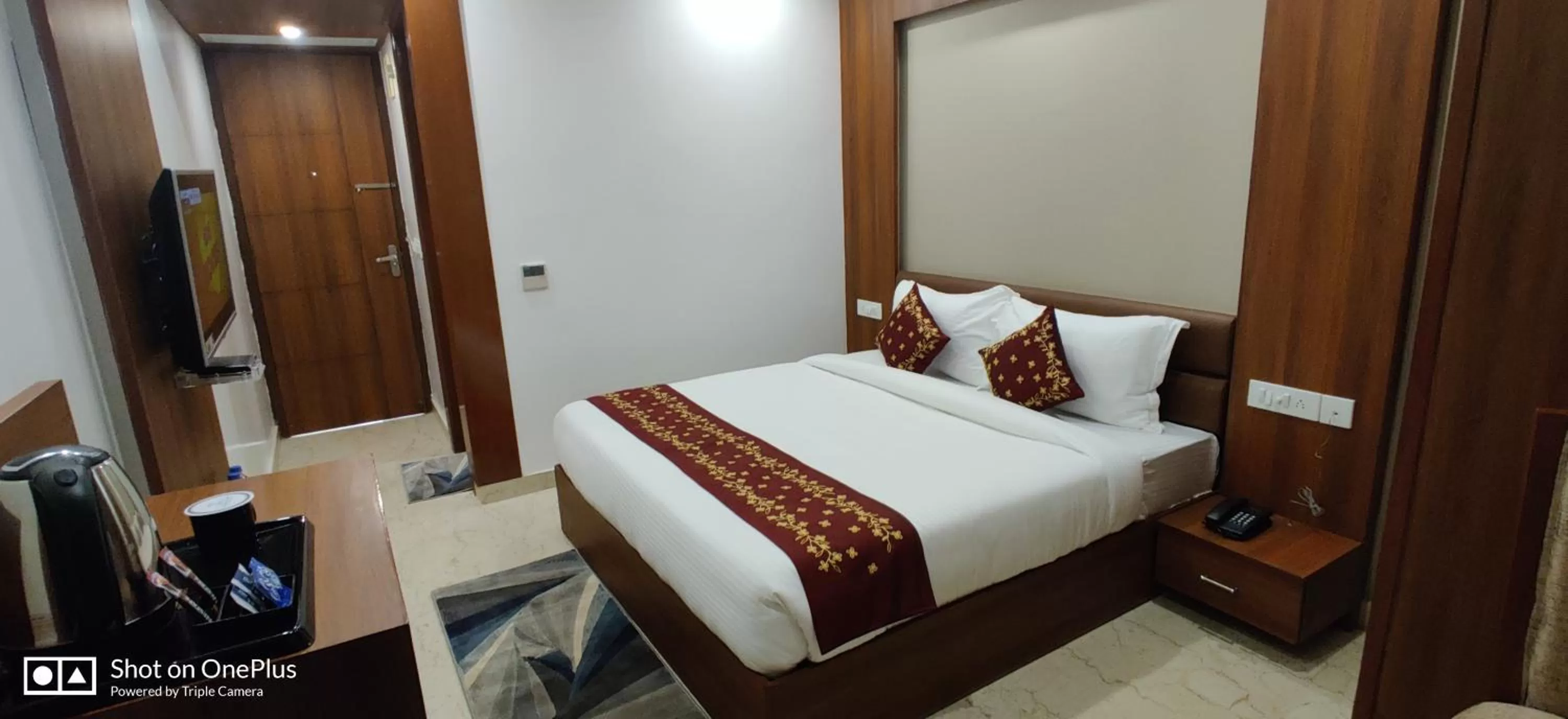 Photo of the whole room, Bed in Hotel Trimurti