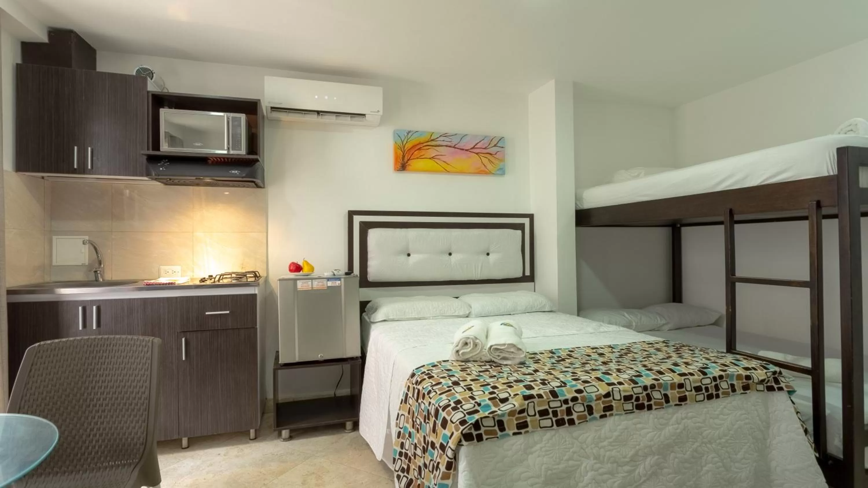 Kitchen or kitchenette, Bed in Hollywood Beach Suite