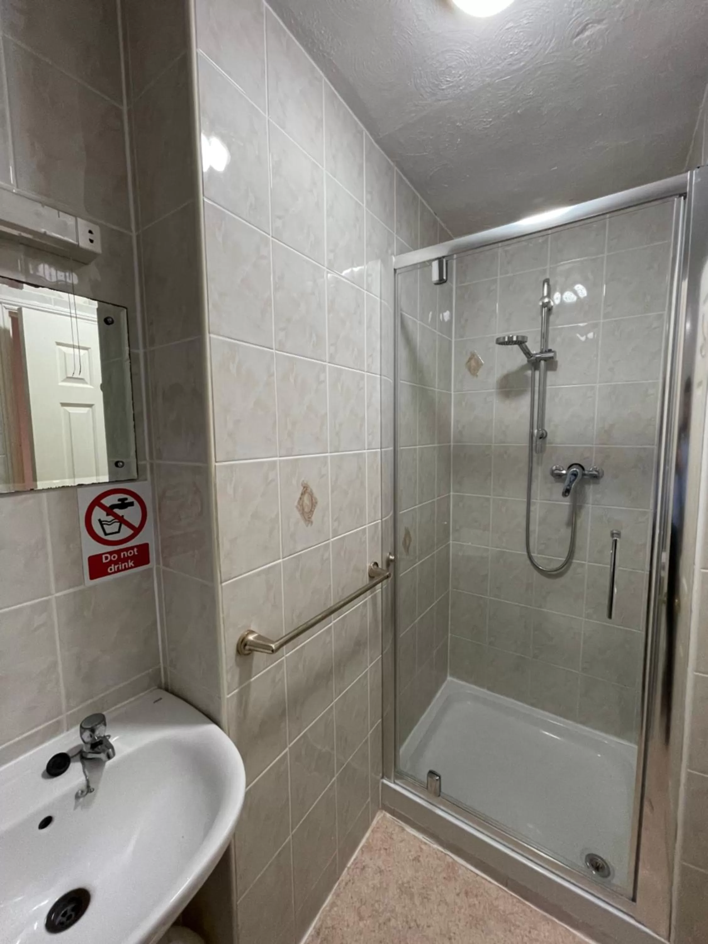 Shower, Bathroom in The Silver How