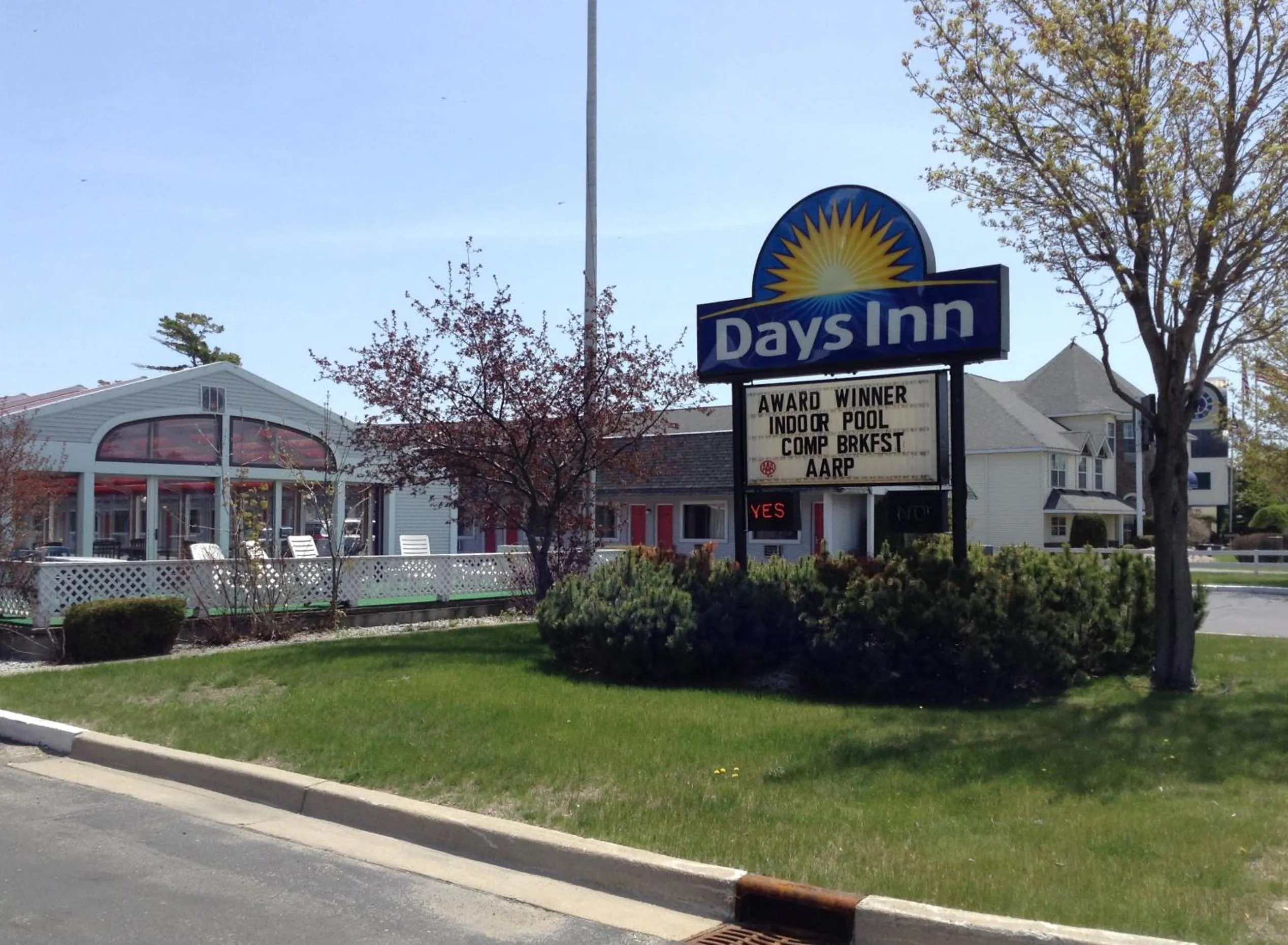 Facade/entrance in Days Inn by Wyndham Mackinaw City - Lakeview