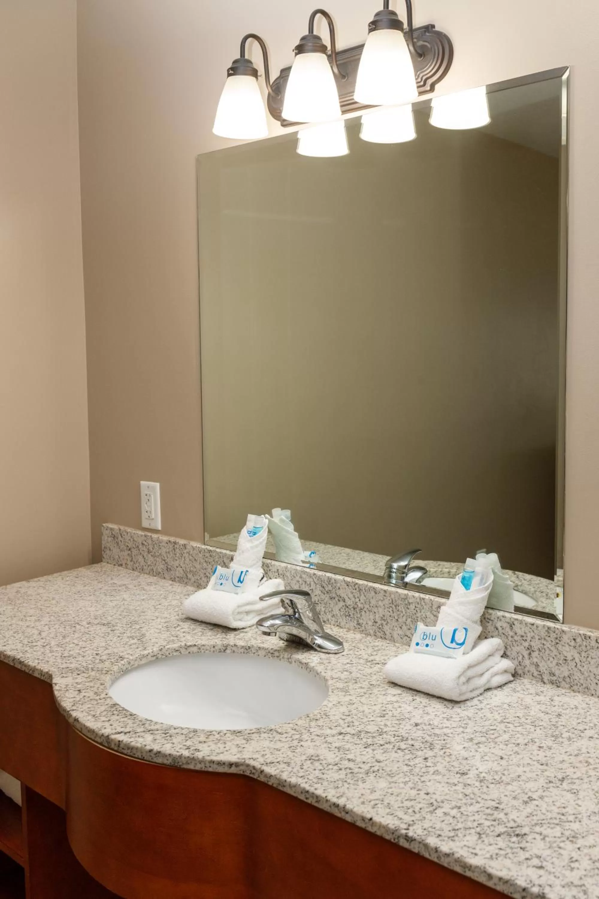 Bathroom in Admiral's Inn Resort