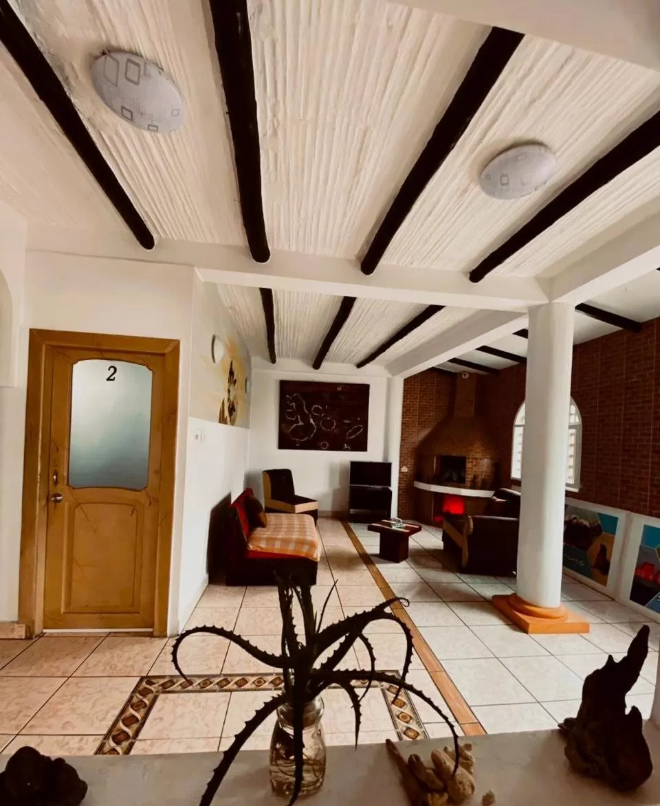 Lobby/Reception in Hotel Crossman