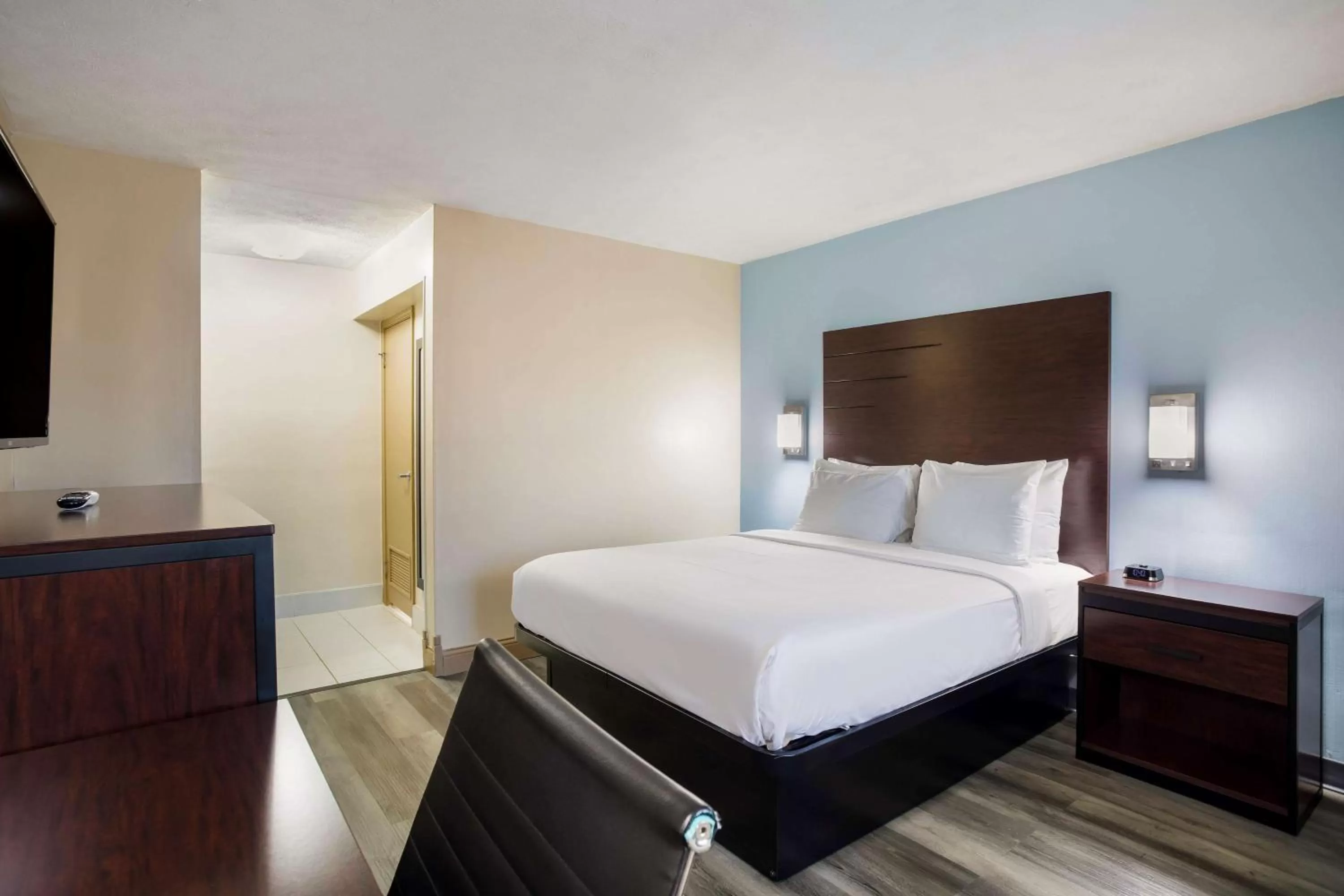 Bed in SureStay Hotel by Best Western Bardstown General Nelson