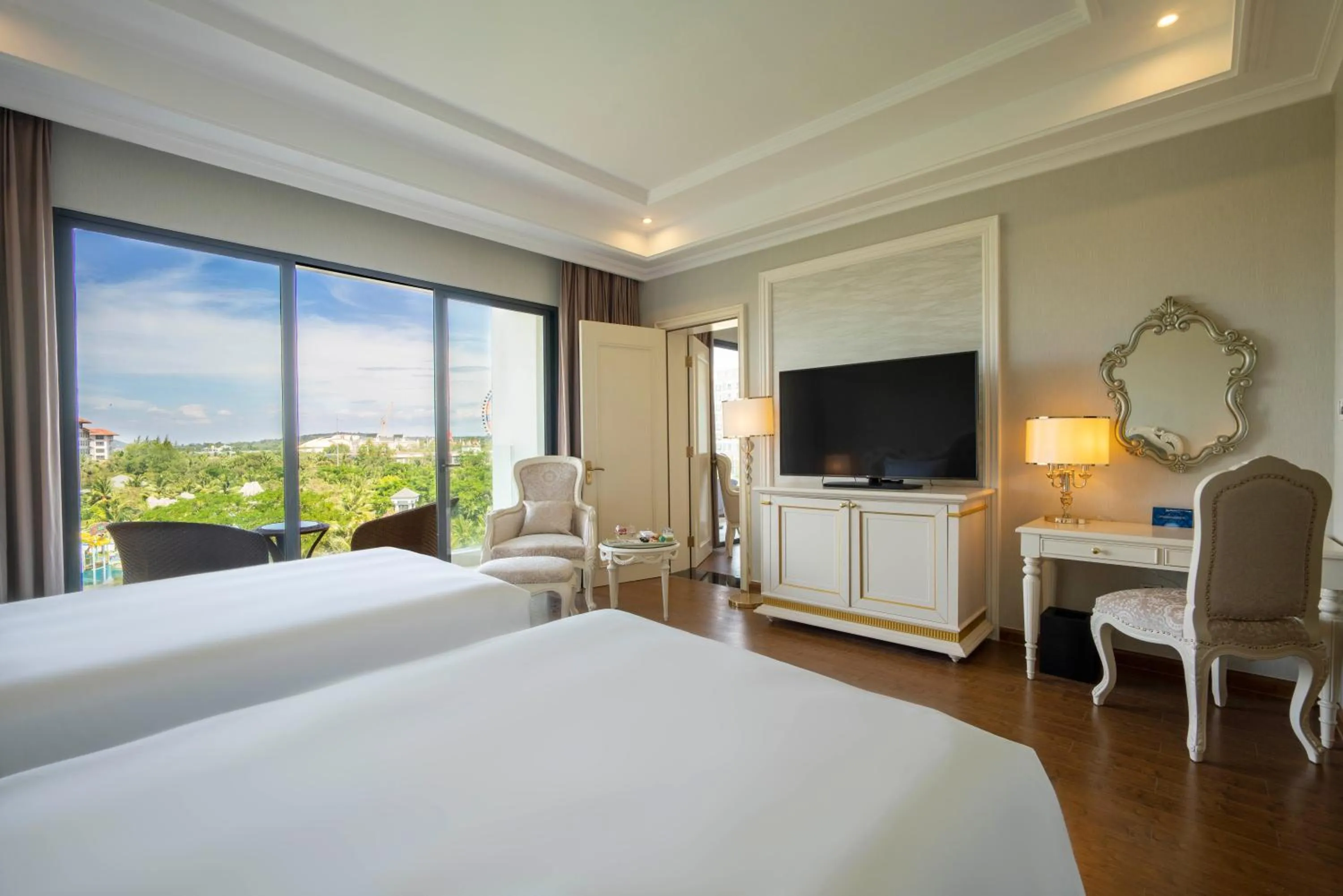 Bedroom, Bed in Radisson Blu Resort Phu Quoc