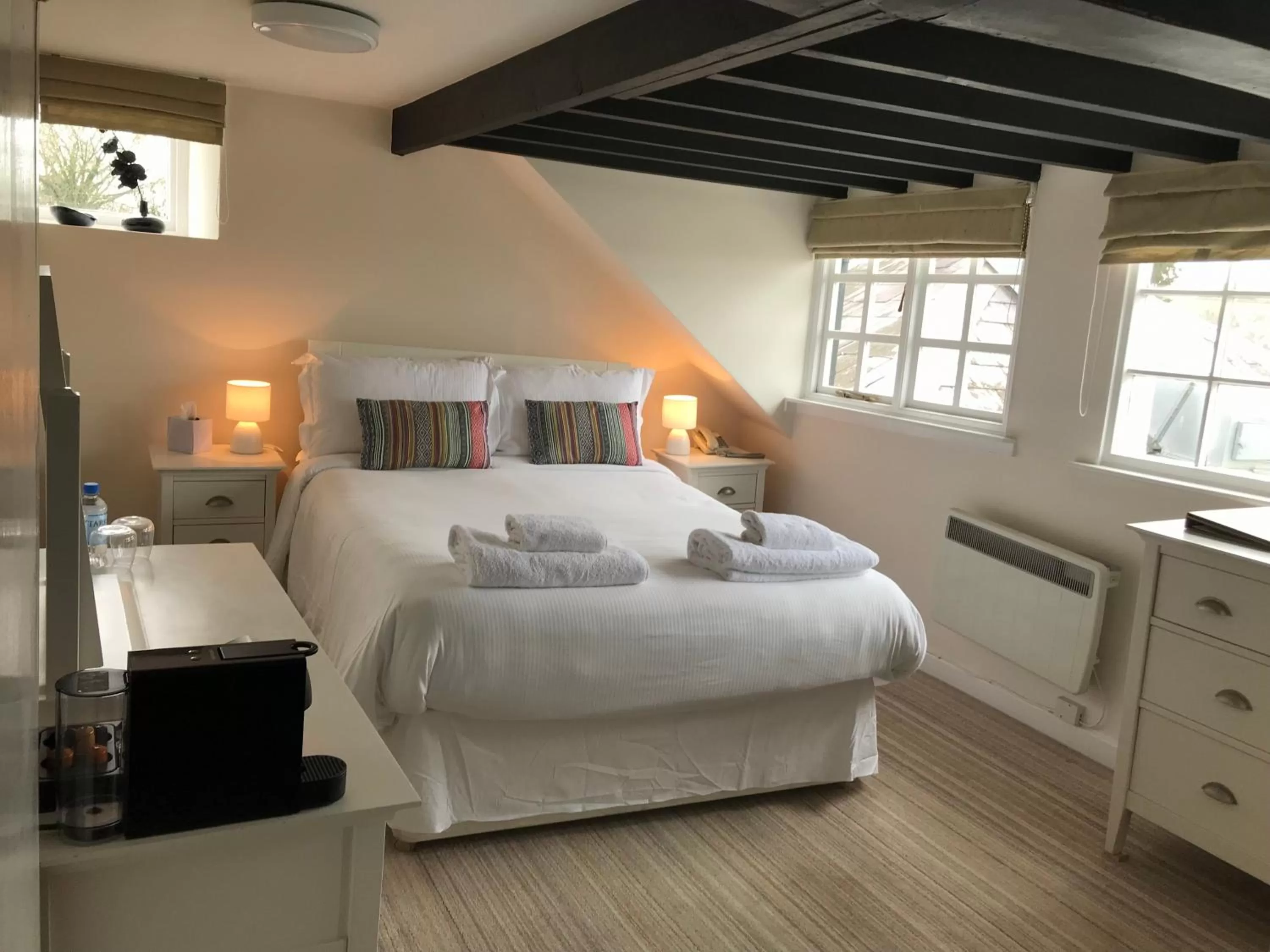 Bedroom, Bed in The Mariners Hotel