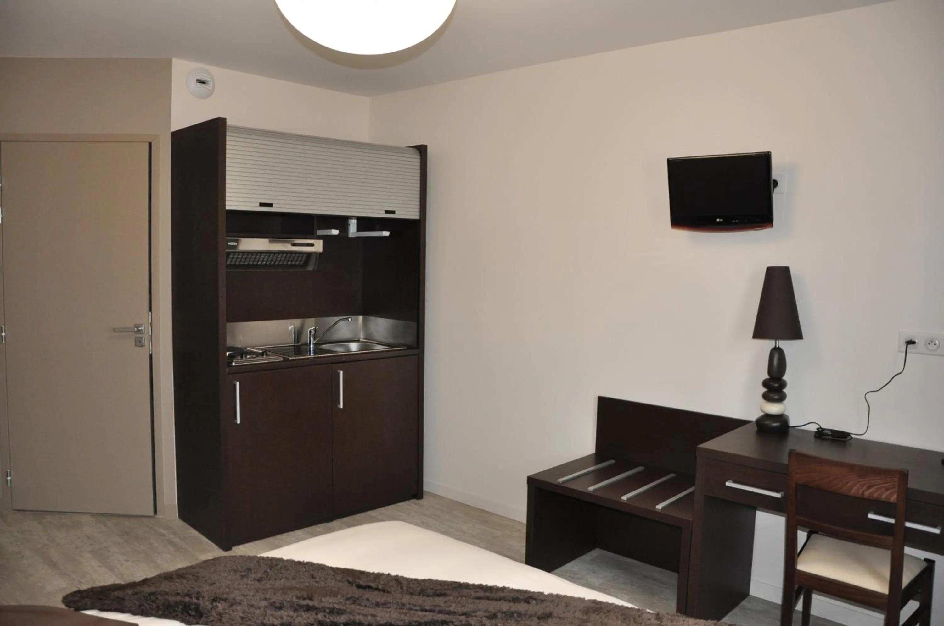 TV and multimedia, Bed in The Originals City, Hôtel des Arts, Montauban